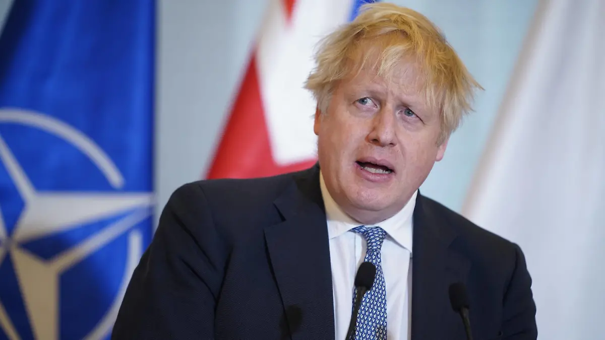  British Prime Minister Boris Johnson Visit Poland British Prime Minister Boris Johnson and Polish Prime Minister Mateusz Morawiecki during a press conference, after their meeting in Warsaw, Poland, on 10 February 2022. Warsaw Poland PUBLICATIONxNOTxINxFRA Copyright: xMateuszxWlodarczykx originalFilename: wlodarczyk-britishp220210_npoJh.jpg