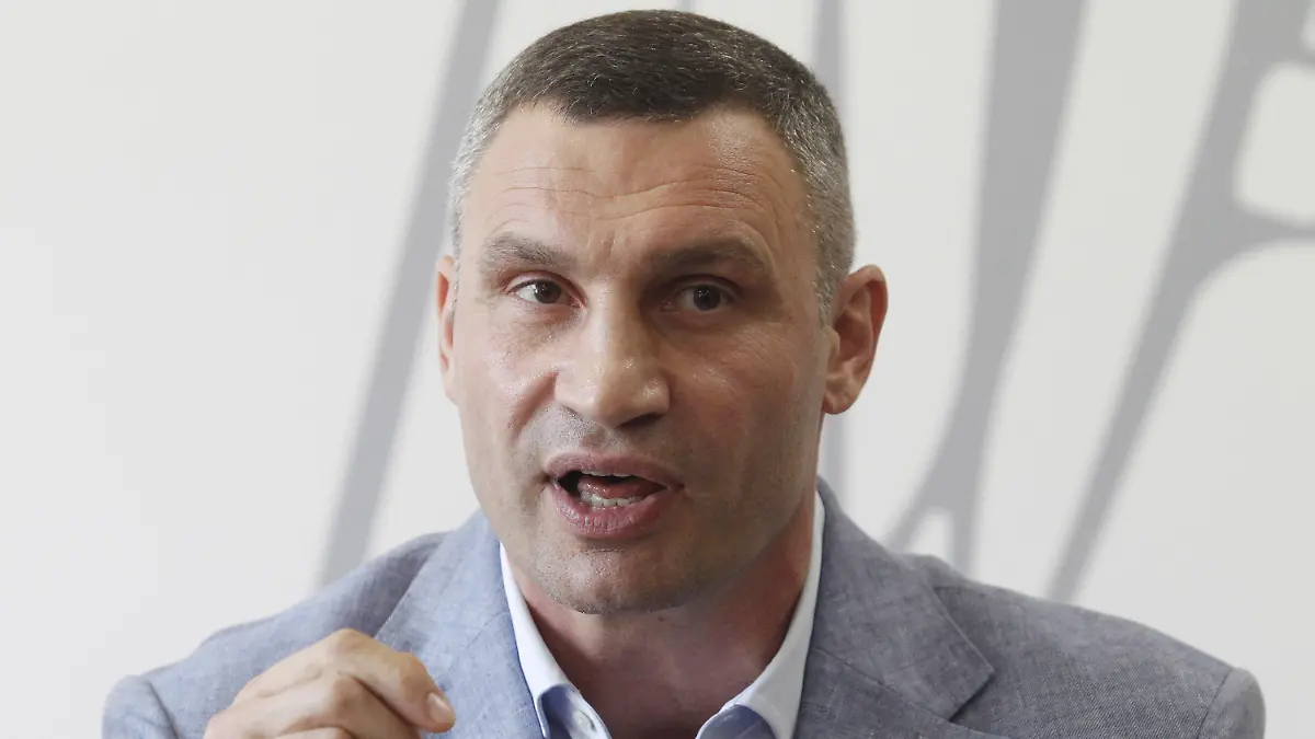 ARCHIV - 26.07.2019, Ukraine, Kiew: Vitali Klitschko, ehemaliger Box-Profi und Bürgermeister von Kiew, spricht bei einer Pressekonferenz. Klitschko stllt sich am 25.10.2020 zur Wiederwahl als Bürgermeister in der Hauptstadt. Foto: Serg Glovny/ZUMA Wire/dpa +++ dpa-Bildfunk +++