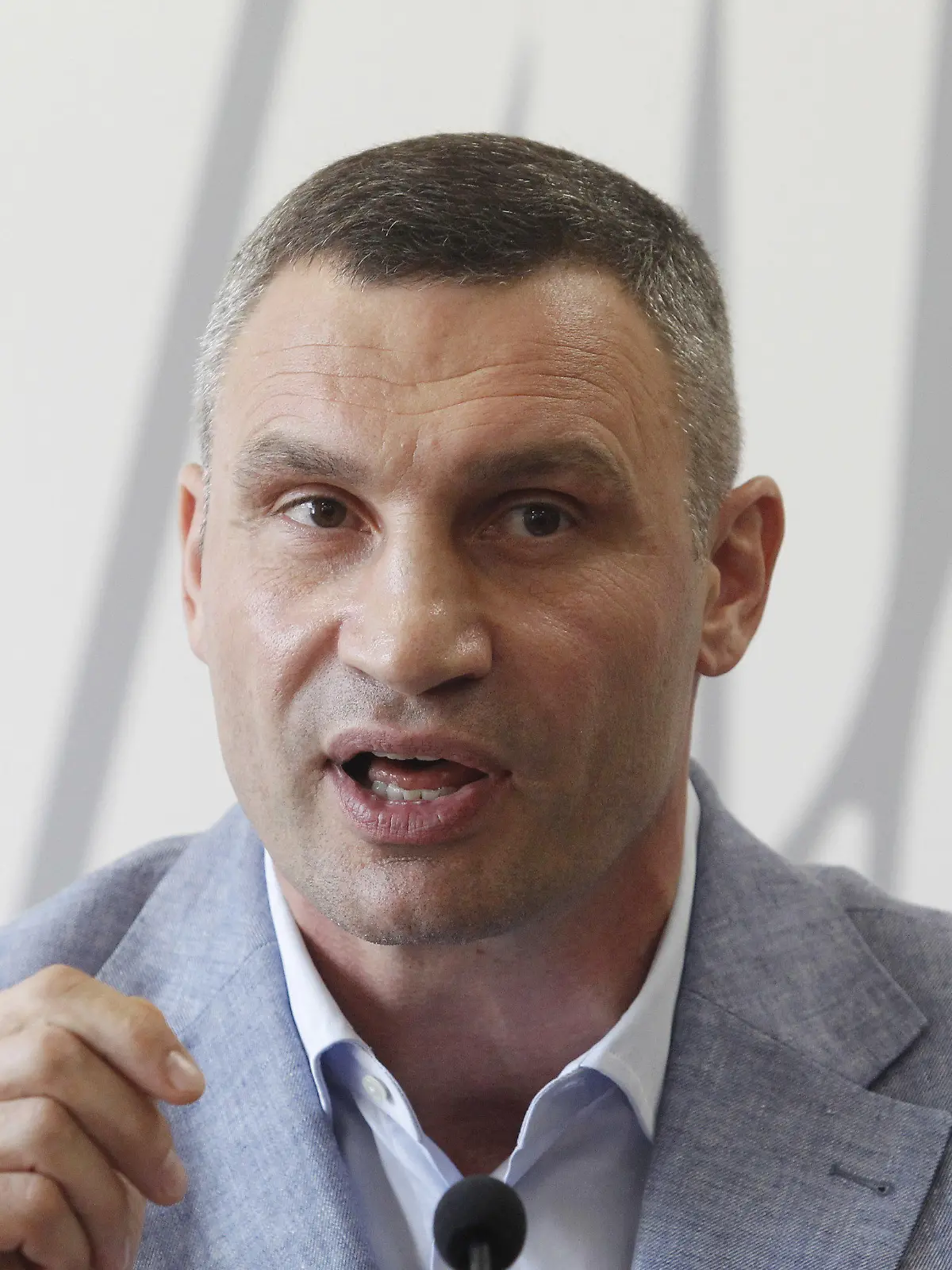 ARCHIV - 26.07.2019, Ukraine, Kiew: Vitali Klitschko, ehemaliger Box-Profi und Bürgermeister von Kiew, spricht bei einer Pressekonferenz. Klitschko stllt sich am 25.10.2020 zur Wiederwahl als Bürgermeister in der Hauptstadt. Foto: Serg Glovny/ZUMA Wire/dpa +++ dpa-Bildfunk +++