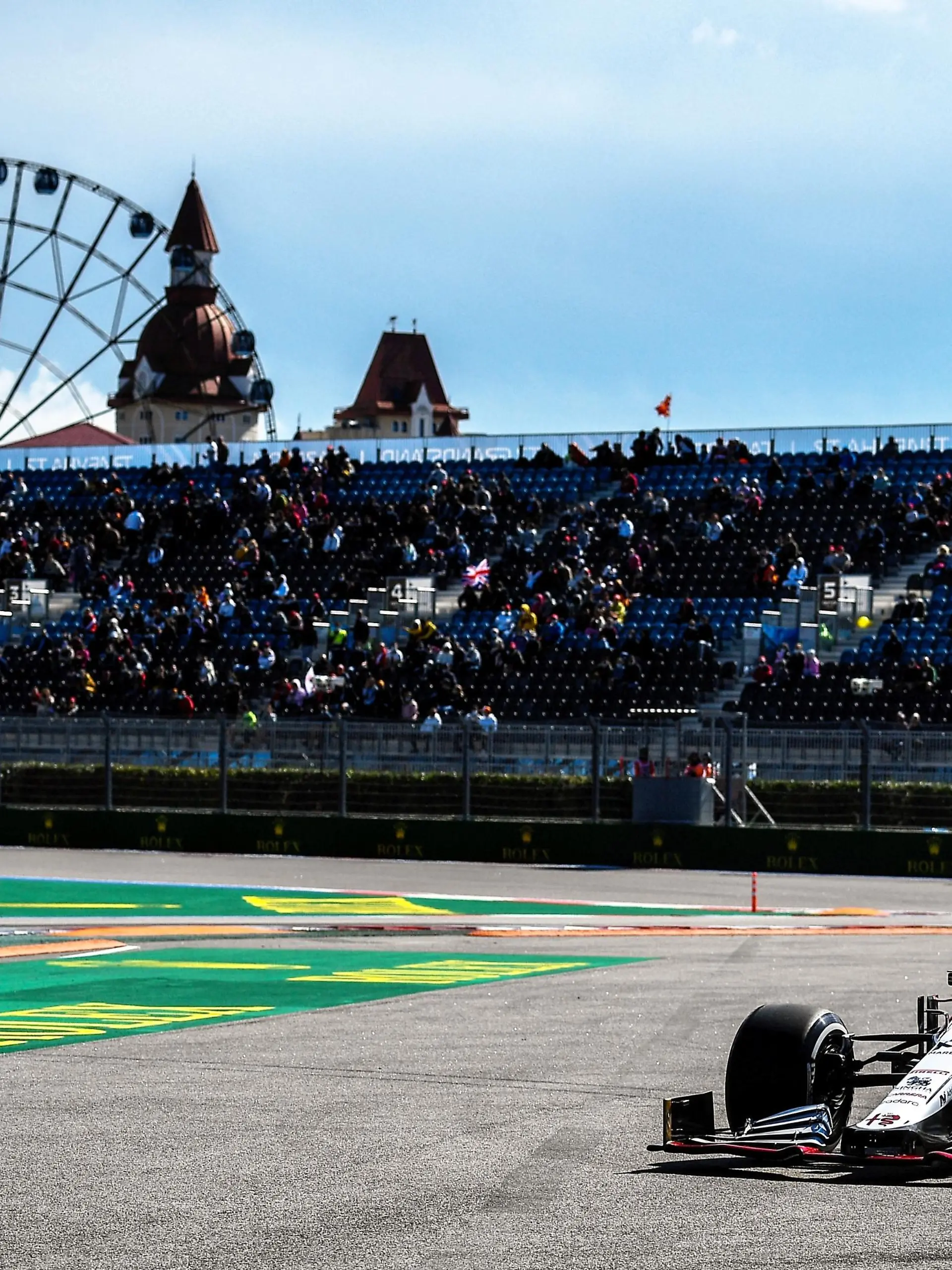 6658006 24.09.2021 Alfa Romeo's Antonio Giovinazzi steers his car during a practice session of the 2021 Formula One Russian Grand Prix at the Sochi Autodrom in Sochi, Russia. Formula One Russian Grand Prix will be held in Sochi from 24 to 26 September. Vladimir Astapkovich / Sputnik