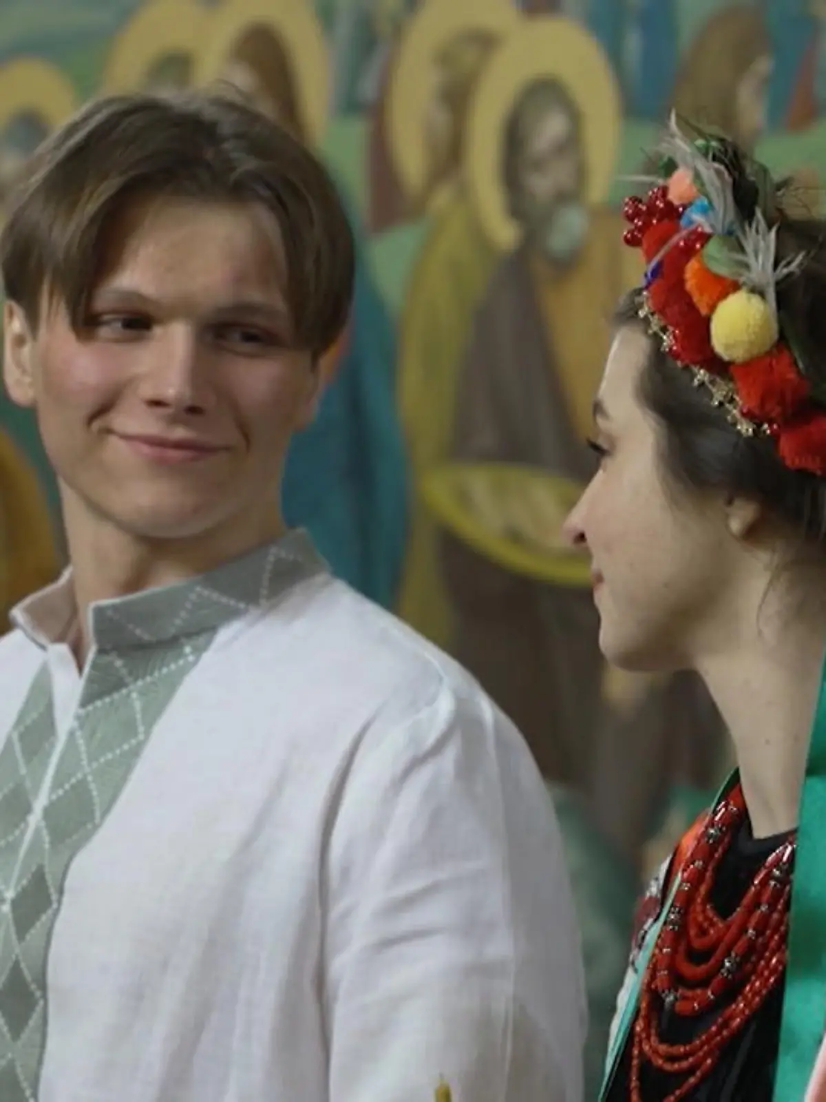 Ukrainisches Paar heiratet, während in Kiew die Sirenen heulen