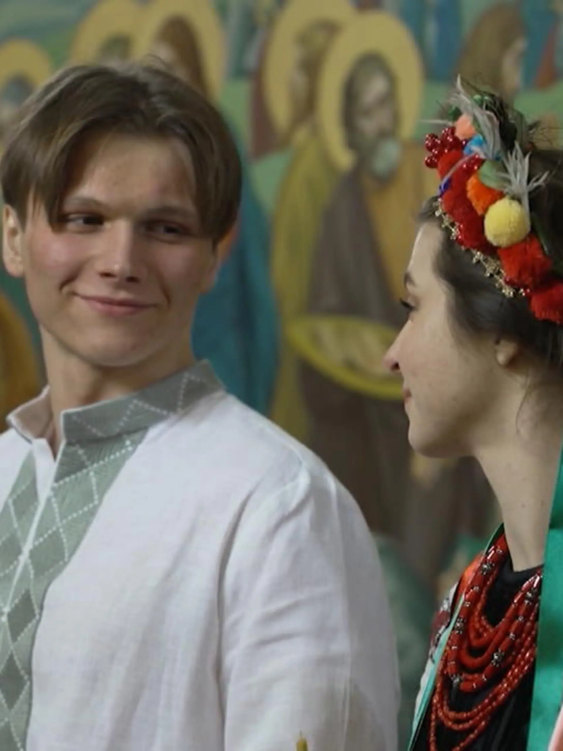 Ukrainisches Paar heiratet, während in Kiew die Sirenen heulen