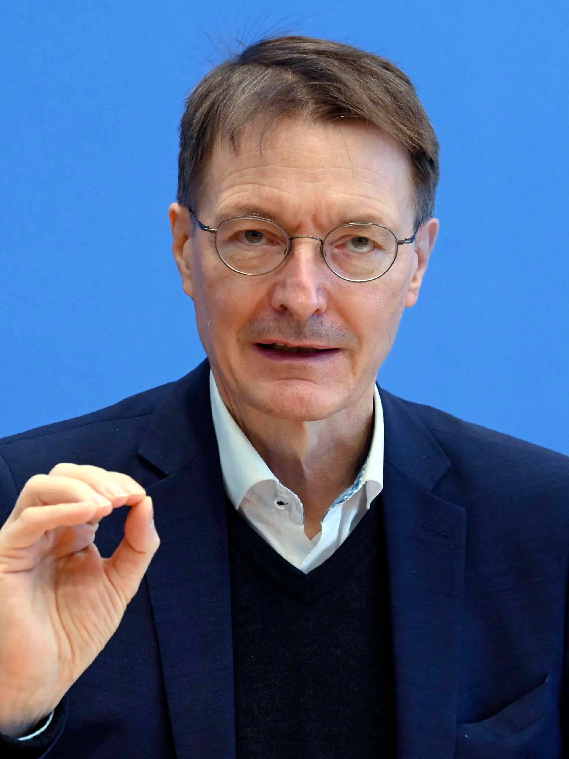  Karl Lauterbach bei der Pressekonferenz zur aktuellen Corona-Lage im Haus der Bundespressekonferenz. Berlin, 25.02.2022 *** Karl Lauterbach at the press conference on the current Corona situation in the House of the Federal Press Conference Berlin, 25 02 2022 Foto:xF.xKernx/xFuturexImage
