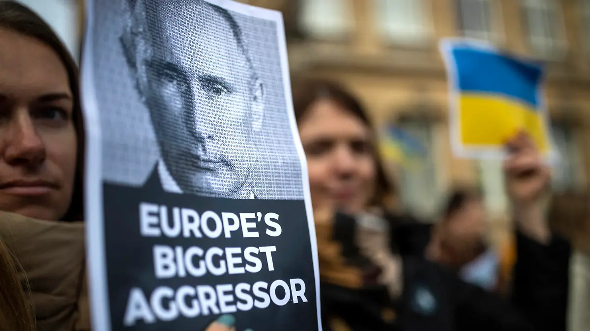 People take part in a protest against the Russian invasion of Ukraine, in Vilnius, Lithuania, Saturday, Feb. 26, 2022. Russian troops stormed toward Ukraine's capital Saturday, and street fighting broke out as city officials urged residents to take shelter. (AP Photo/Mindaugas Kulbis)