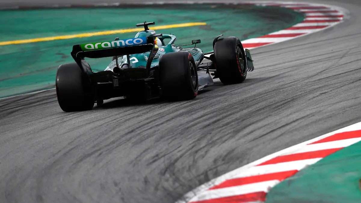 BARCELONA, SPAIN - FEBRUARY 25: Sebastian Vettel of Germany driving the (5) Aston Martin AMR22 Mercedes on track during Day Three of F1 Testing at Circuit de Barcelona-Catalunya on February 25, 2022 in Barcelona, Spain. (Photo by Rudy Carezzevoli/Getty Images)