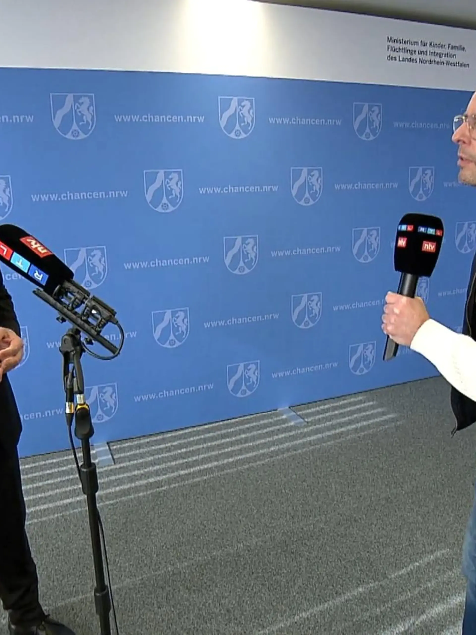 Bild zu: "Gespräch mit Flüchtlingsminister Stamp"