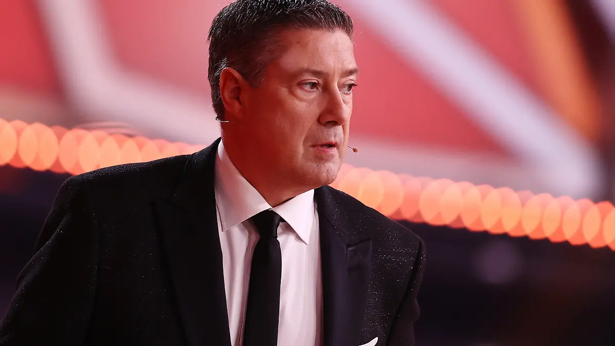 ARCHIV - 21.05.2021, Nordrhein-Westfalen, Köln: Jurymitglied Joachim Llambi steht bei der RTL-Tanzshow «Let's Dance» auf der Bühne. Llambi ist positiv auf das Coronavirus getestet worden und kann daher nicht wie gewohnt bei der Auftaktfolge der RTL-Show «Let's Dance» am Jury-Pult sitzen. Foto: Rolf Vennenbernd/dpa-Pool/dpa +++ dpa-Bildfunk +++