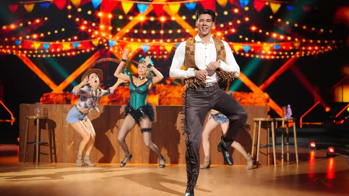 Diego Pooth dreht beim Charleston im Saloon auf Wilder „Let’s Dance”-Westen