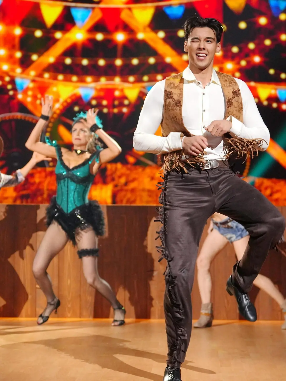 Bild zu: "Diego Pooth dreht beim Charleston im Saloon auf"