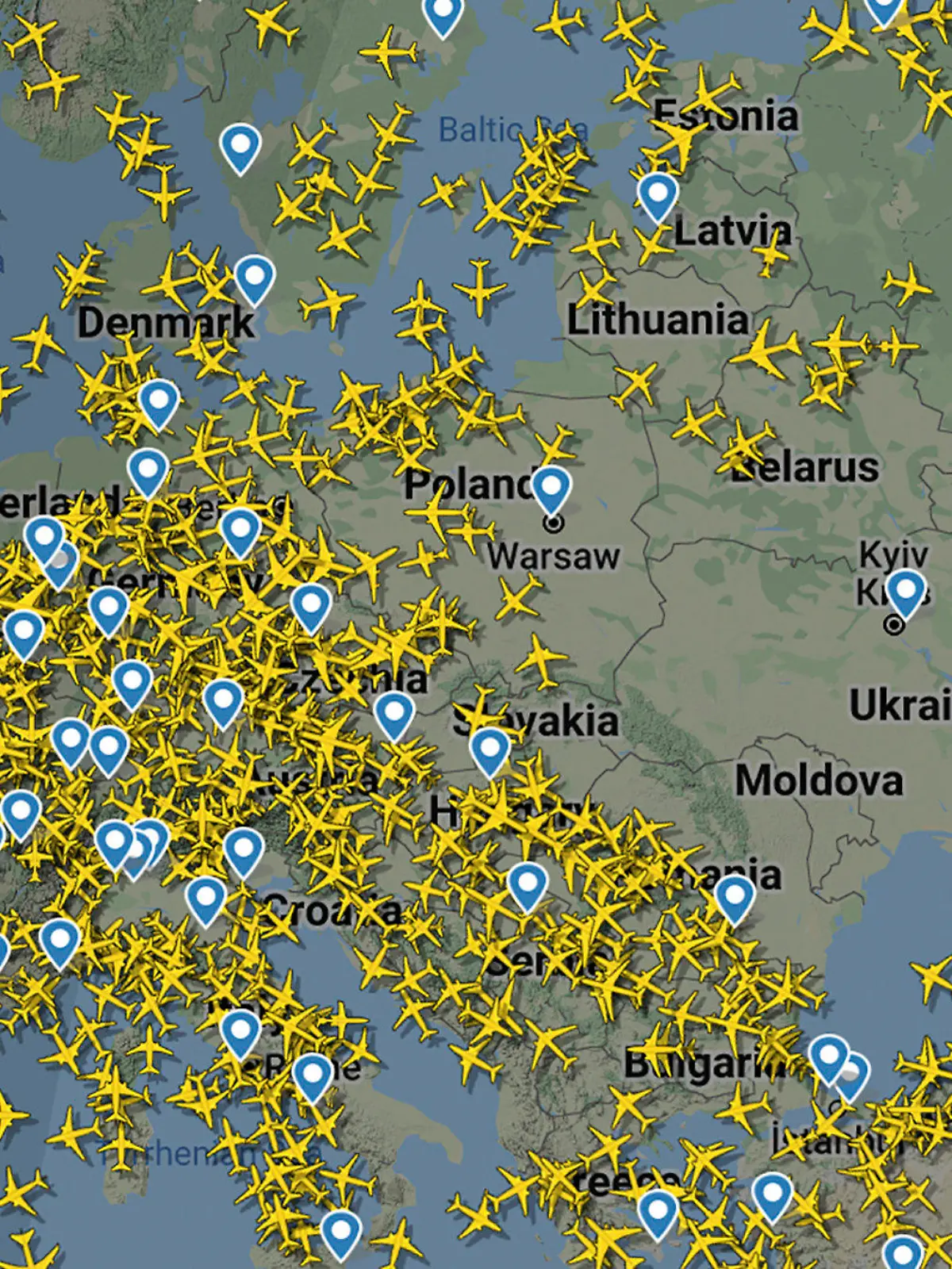 HANDOUT - 24.02.2022, ---: Ein von Flightradar24.com zur Verfügung gestellter Screenshot zeigt den freien Luftraum über der Ukraine am Donnerstag, den 24. Februar 2022, nicht lange nachdem russische Truppen ihren erwarteten Angriff auf die Ukraine gestartet haben. Foto: Uncredited/Flightradar24.com via AP/dpa - ACHTUNG: Nur zur redaktionellen Verwendung und nur mit vollständiger Nennung des vorstehenden Credits +++ dpa-Bildfunk +++