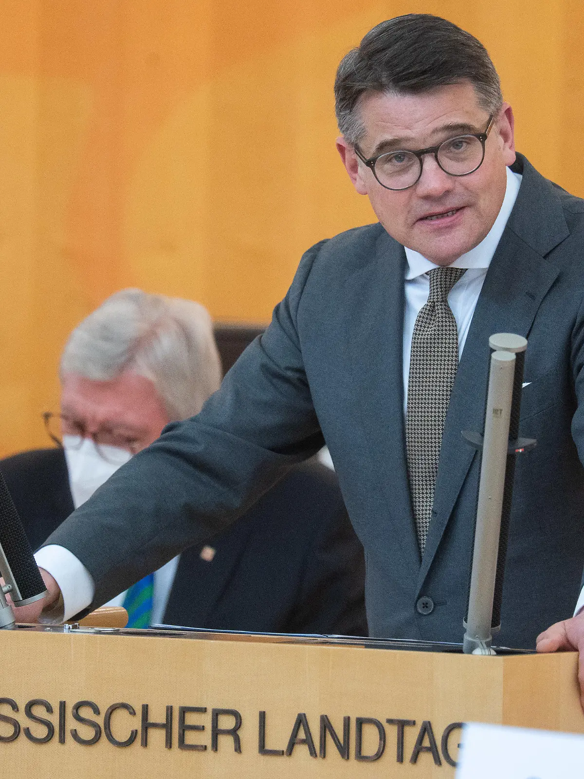 ARCHIV - 22.02.2022, Hessen, Wiesbaden: Boris Rhein (CDU, M) , Landtagspräsident des hessischen Landtags, spricht während der 96. Plenarsitzung des 20. Hessischen Landtags. Rhein soll laut Medienberichten als Nachfolger für Ministerpräsident Volker Bouffier (CDU, l) vorgeschlagen werden. Foto: Sebastian Gollnow/dpa +++ dpa-Bildfunk +++