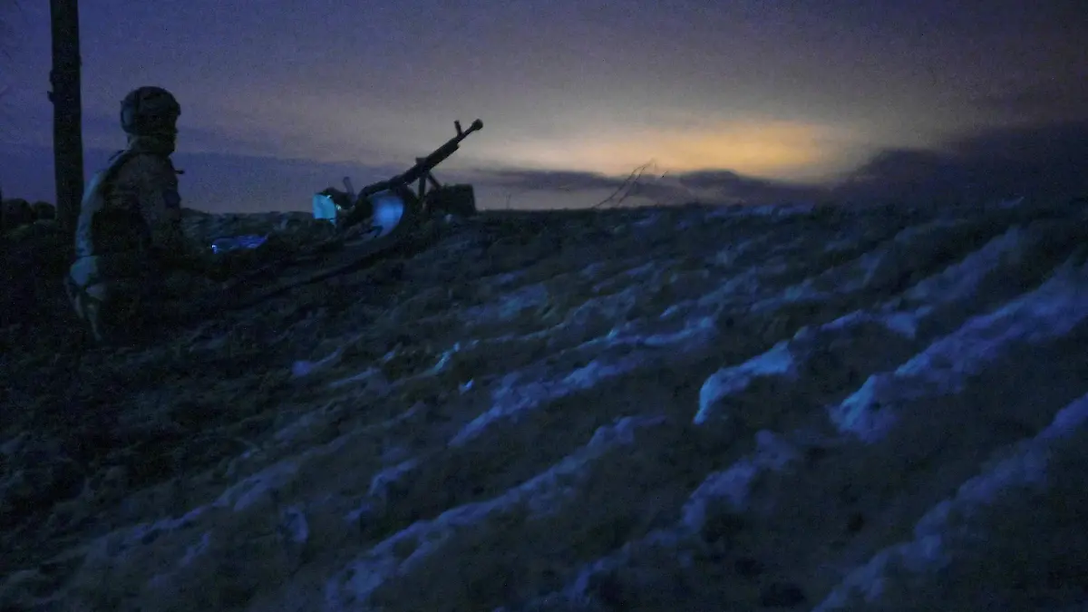 A Ukrainian serviceman sits on the ground at combat positions on the outskirts of Kharkiv, Ukraine February 24, 2022. Picture taken February 24, 2022. REUTERS/Maksim Levin