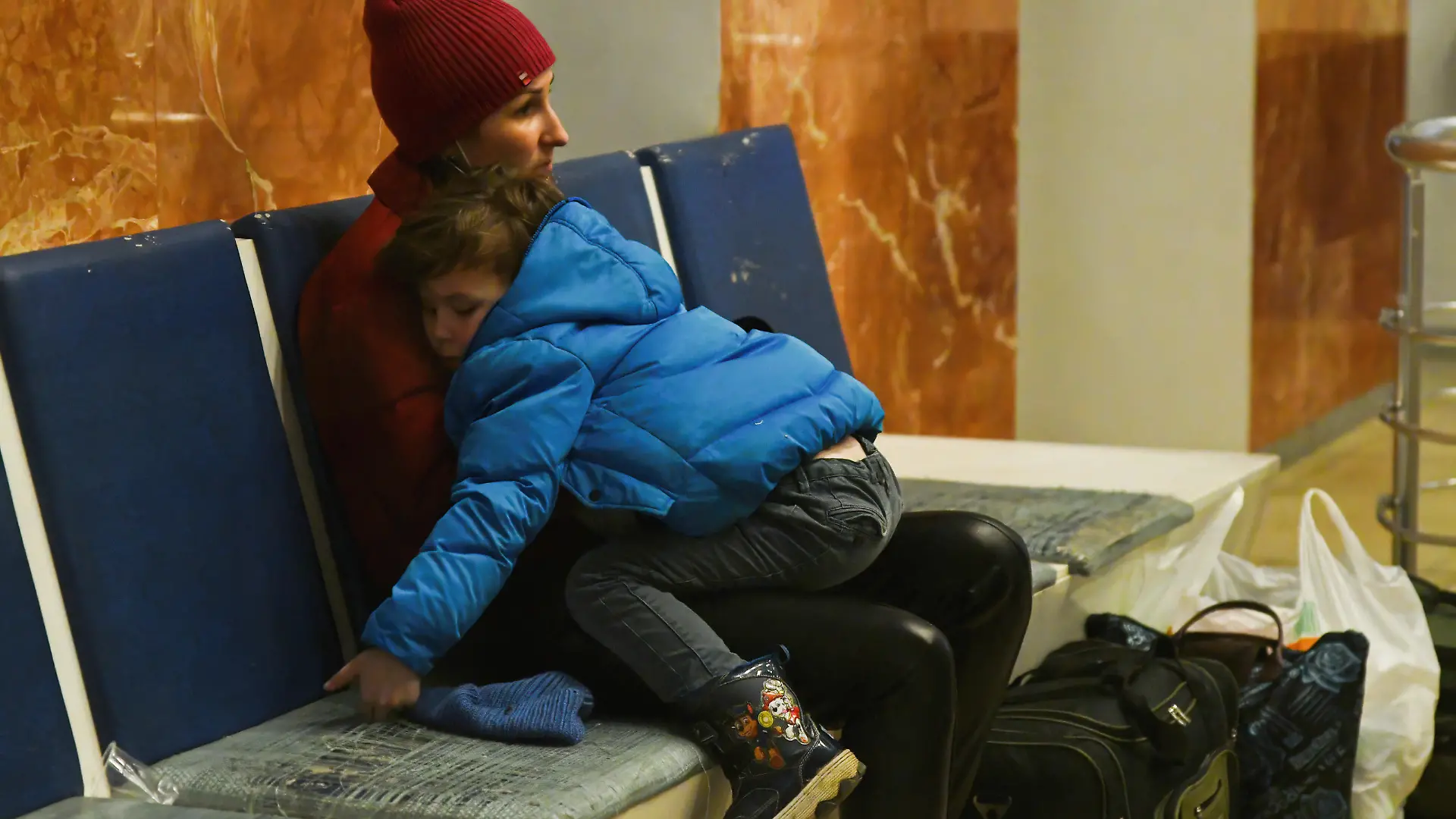 February 24, 2022, Kramatorsk, Donetsk, Ukraine: Woman with her child are seen waiting for a train at Kramatorsk railway station. .US President Joe Biden announced new sanctions against Russia, saying Putin chose this war and that his country would bear the consequences. Other nations also announced sanctions, or said they would shortly. The chief of the NATO alliance, Jens Stoltenberg, said the brutal act of war shattered peace in Europe, joining a chorus of world leaders decrying an attack that could cause massive casualties and topple Ukraine s democratically elected government. The conflict shook global financial markets: Stocks plunged and oil prices soared amid concerns that heating bills and food prices would skyrocket. Kramator - ZUMAs197 20220224_zaa_s197_511 Copyright: xAndriyxAndriyenkox