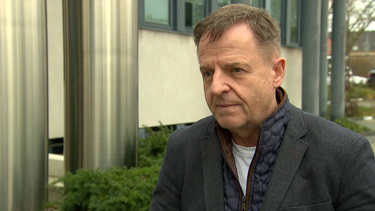 Psychologe Dr. Christian Lüdke findet: "Es ist vollkommen in Ordnung, auch bei diesen schrecklichen Ereignissen das eigene Leben weiter zu leben."