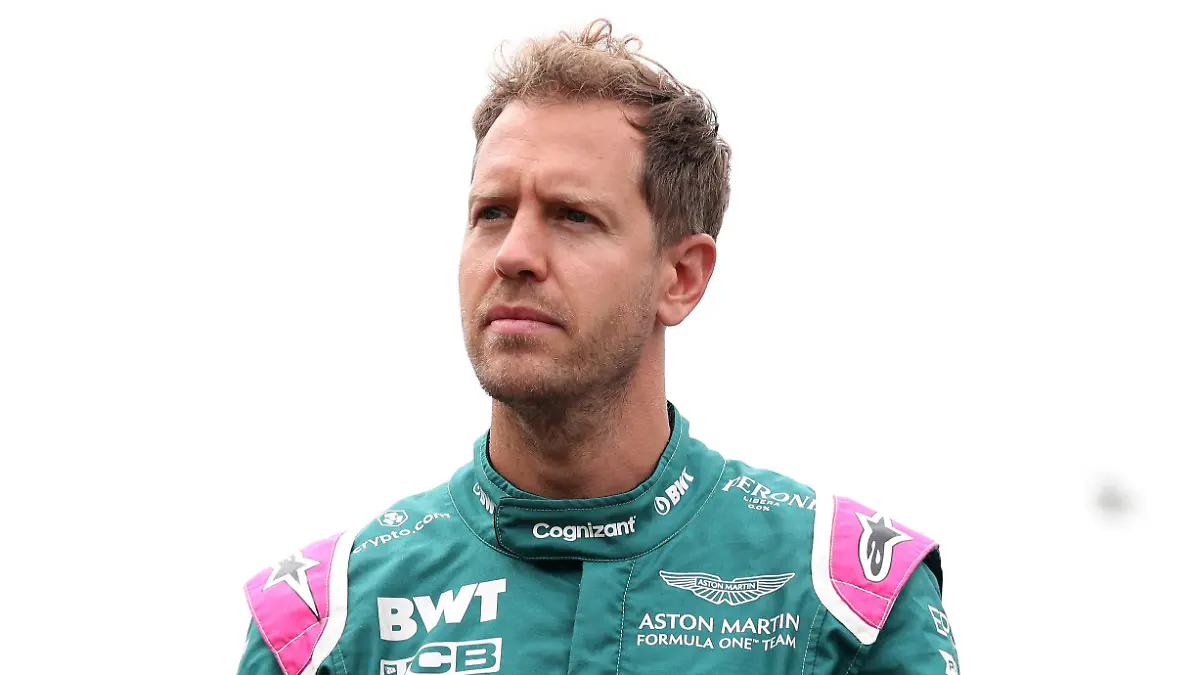 ARCHIV - 15.07.2021, Großbritannien, Towcester: Motorsport: Formel-1-Weltmeisterschaft, vor dem Grand Prix von Großbritannien, Vorbereitungen: Sebastian Vettel aus Deutschland vom Team Aston Martin F1 im Fahrerlager. (zu dpa: Sebastian Vettel will nicht Formel 1-Reporter werden) Foto: Bradley Collyer/PA Wire/dpa +++ dpa-Bildfunk +++