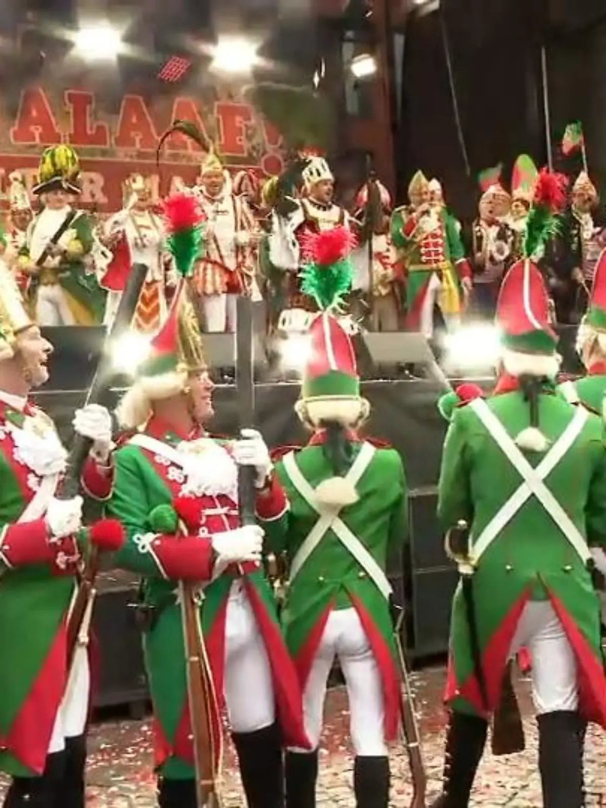 Bild zu: "Weiberfastnacht in Köln"