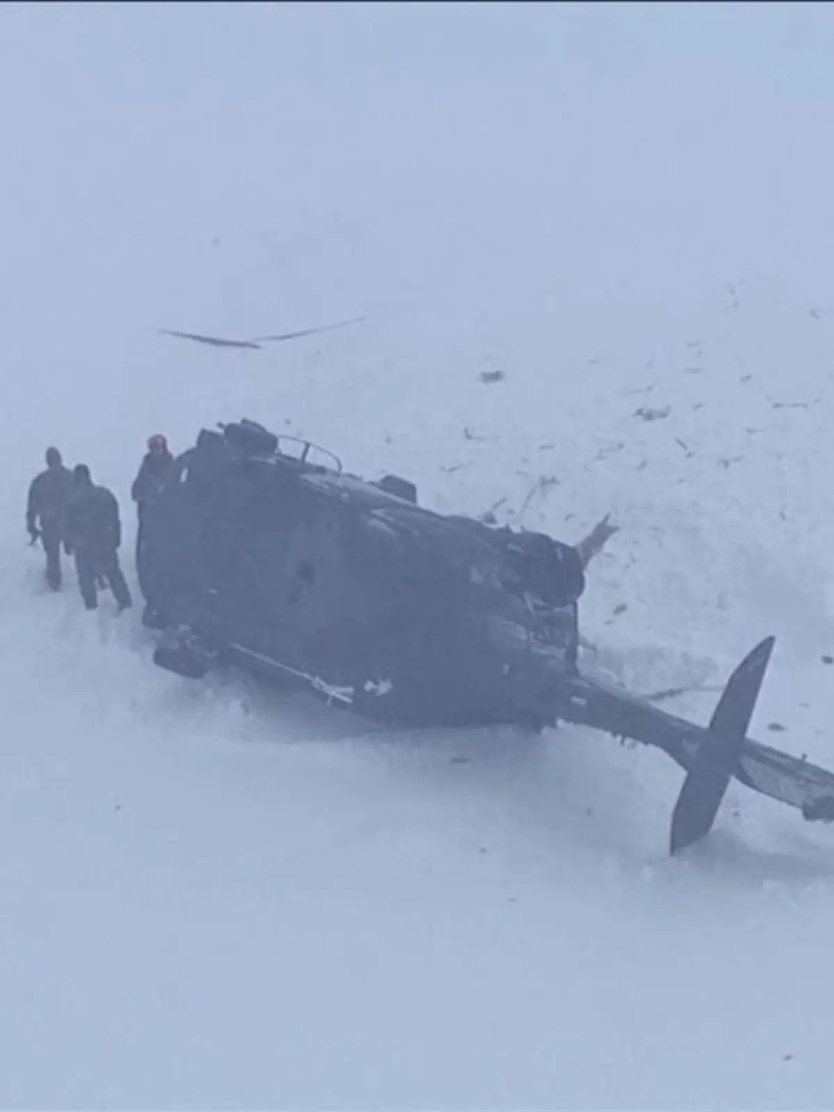Zwei Hubschrauber der Nationalgarde Utah stürzten nah über dem beliebten Skigebiet Snowbird ab. Wie durch ein Wunder wurde bei dem Absturz niemand verletzt.
