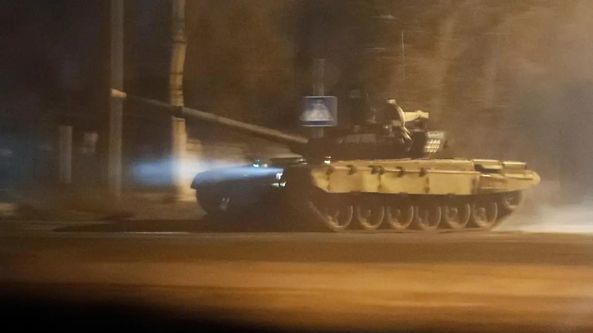 A tank drives along a street after Russian President Vladimir Putin ordered the deployment of Russian troops to two breakaway regions in eastern Ukraine following the recognition of their independence, in the separatist-controlled city of Donetsk, Ukraine February 22, 2022. REUTERS/Alexander Ermochenko