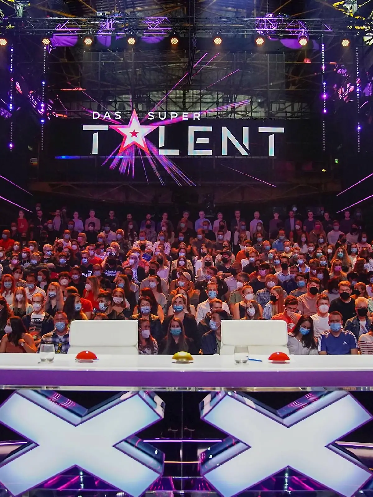 "Das Supertalent"-Studio.     

Die Verwendung des sendungsbezogenen Materials ist nur mit dem Hinweis und Verlinkung auf RTL+ gestattet.