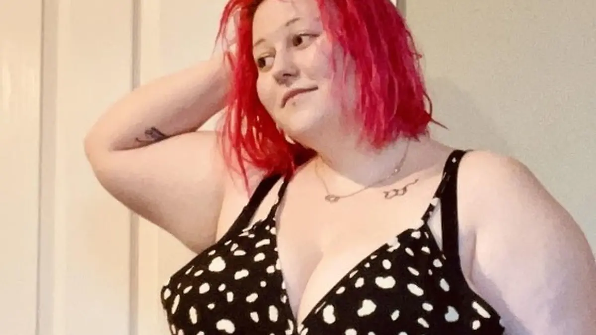 PIC FROM Kennedy News and Media (PICTURED: KELLY STAPLES (23) FROM FRADDON, CORNWALL, A SIZE 40GH IN FEBRUARY 2022) A mum claims her 40H breasts are so big they rest on her throat and STRANGLE her when she lies down - but is being forced to raise £7,000 for reduction surgery as funding 'isn't available on the NHS'. Kelly Staples was just 13 and a size 34F when she first approached her GP in 2012 about a breast reduction but says she was told she was 'overweight' and advised to shed a few pounds. The 23-year-old said she lost three stone hoping her boobs would shrink, but sadly the weight lost didn't drop off her chest. DISCLAIMER: While Kennedy News and Media uses its best endeavours to establish the copyright and authenticity of all pictures supplied, it accepts no liability for any damage, loss or legal action caused by the use of images supplied and the publication of images is solely at your discretion. SEE KENNEDY NEWS COPY - 0161 697 4266