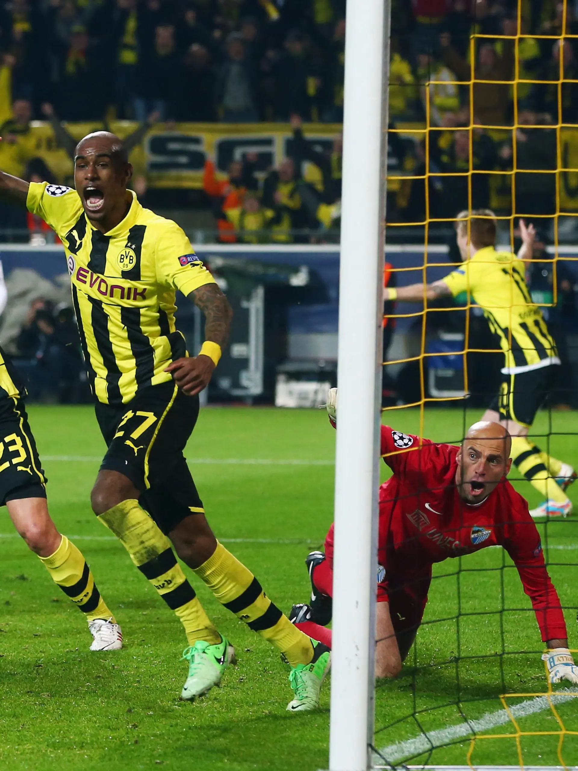 DORTMUND, GERMANY - APRIL 09:  Felipe Santana (C) of Borussia Dortmund celebrates scoring their third and winning goal with team mate Julian Schieber as goalkeeper Willy Caballero and Martin Demichelis (L) of Malaga react during the UEFA Champions League Quarter Final second leg match between Borussia Dortmund and Malaga at Signal Iduna Park on April 9, 2013 in Dortmund, Germany.  (Photo by Alex Grimm/Bongarts/Getty Images)