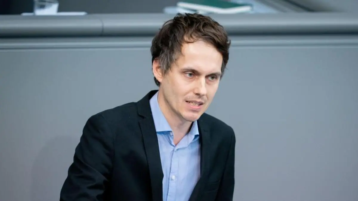 Sven-Christian Kindler spricht im Bundestag