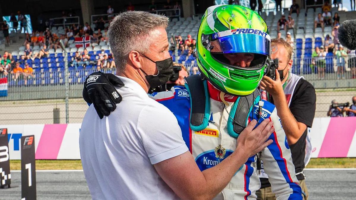 Schumacher David ger, Trident Racing, Dallara F3, portrait celebrating his win in race 2 with his father Ralf during the 3rd round of the 2021 FIA Formula 3 Championship from July 3 to 4, 2021 on the Red Bull Ring, in Spielberg, Austria - AUTOMOBILE : FORMULE 3 Autriche - 03/07/2021 DPPI/PANORAMIC PUBLICATIONxNOTxINxFRAxITAxBEL RBR_F3_SR-5440