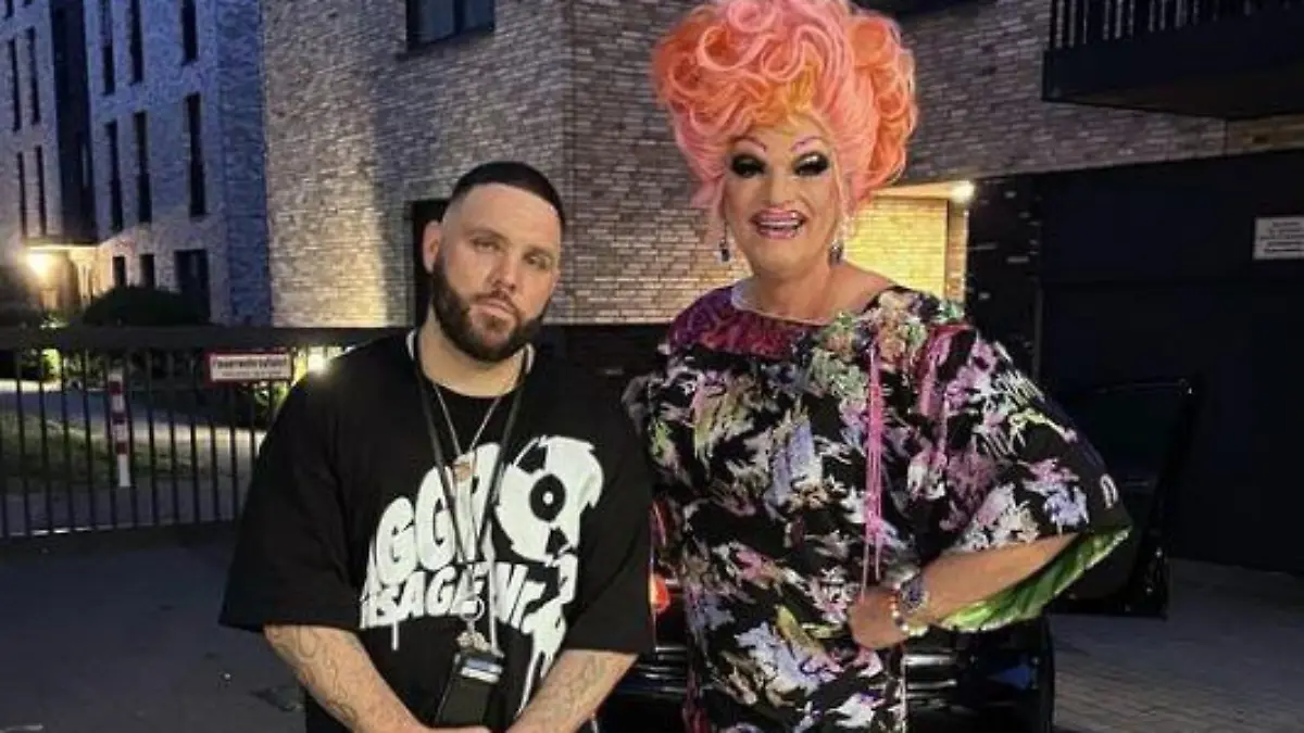 Rapper Fler posiert mit Dragqueen Olivia Jones.