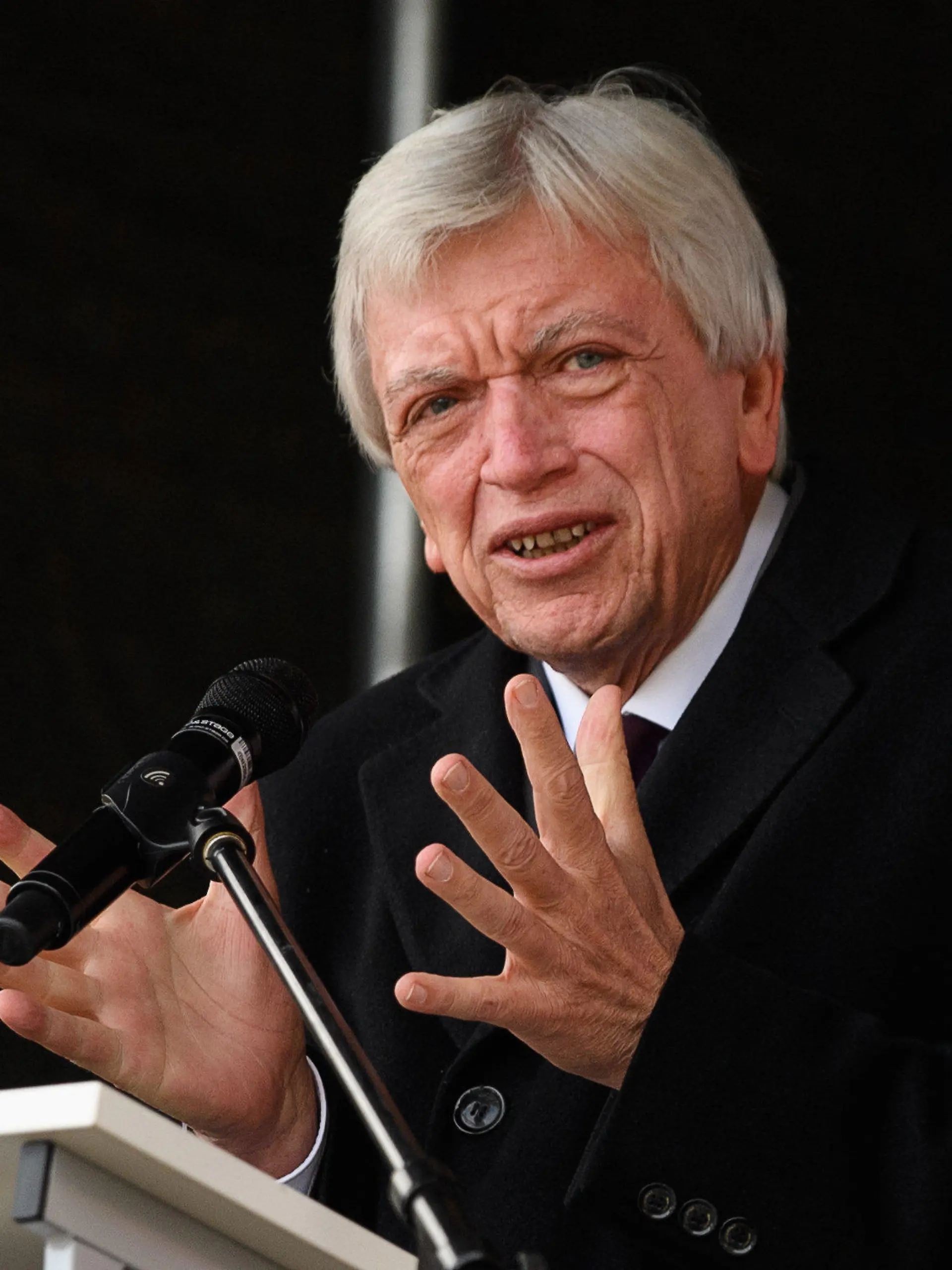 ARCHIV - 25.09.2020, Hessen, Wolfhagen: Volker Bouffier (CDU), Ministerpräsident von Hessen. Bouffier tritt auf dem Bundesparteitag der CDU erneut für den Posten des stellvertretenden Vorsitzenden an. Foto: Swen Pförtner/dpa +++ dpa-Bildfunk +++