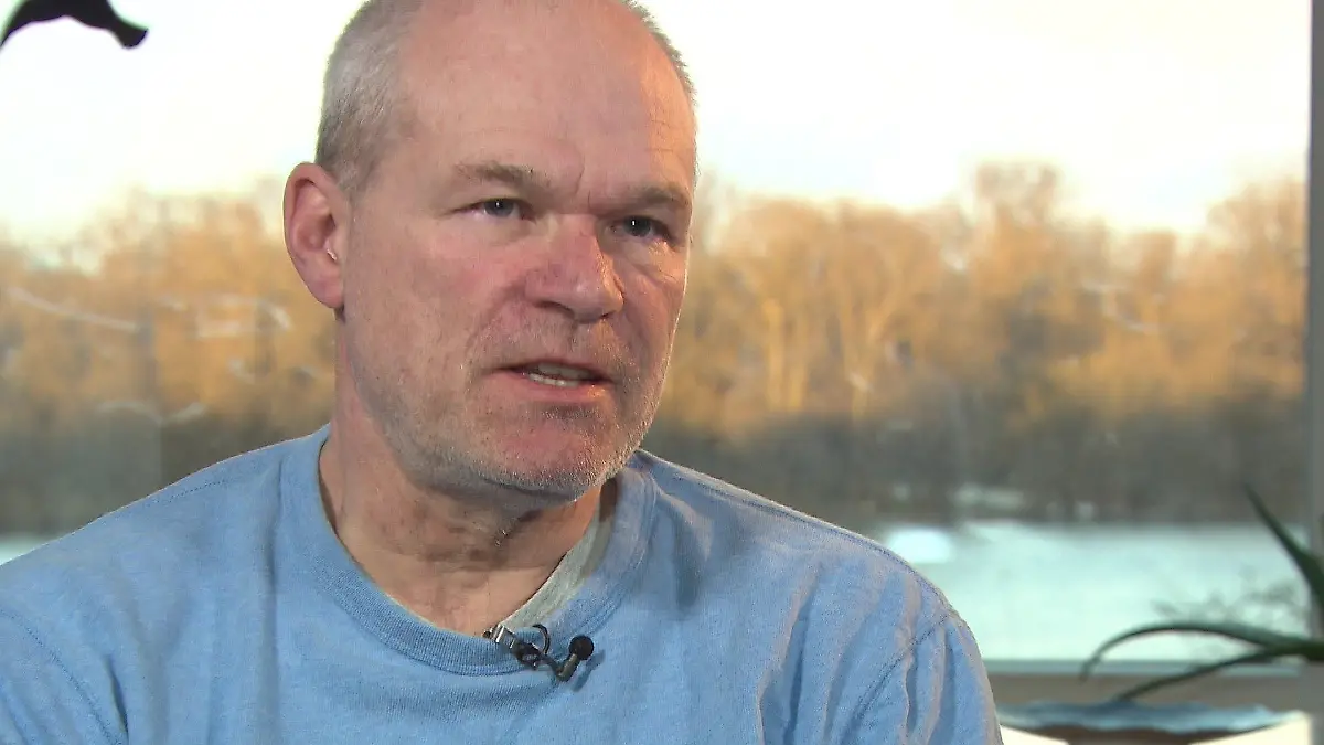 Er trägt Titel wie "Skandal- und Trash-Regisseur". Jetzt präsentiert Uwe Boll seinen neuen Film über den Anschlag von Hanau.