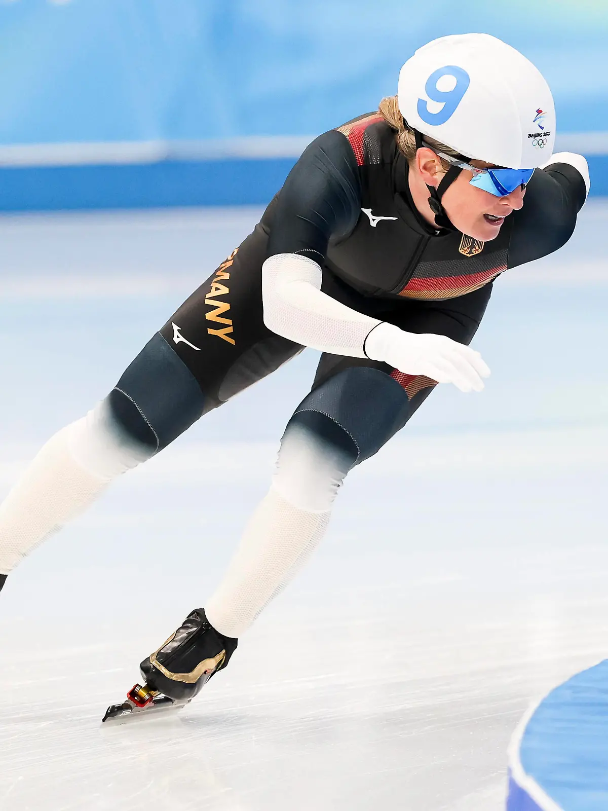 Sport Bilder des Tages OLYMPICS - Winter Olympic Games, Olympische Spiele, Olympia, OS Beijing 2022 BEIJING,CHINA,19.FEB.22 - OLYMPICS, Speed skating, Eisschnelllauf - Winter Olympic Games Beijing 2022, mass start, ladies. Image shows Claudia Pechstein GER. PUBLICATIONxNOTxINxAUTxSUIxSWE GEPAxpictures/xPatrickxSteiner