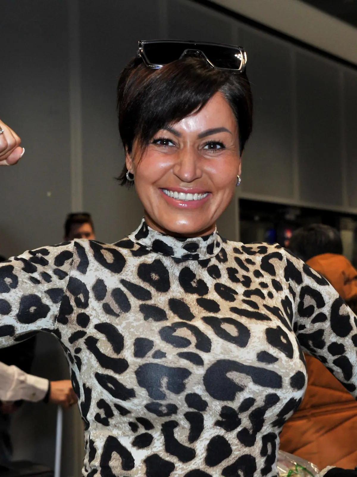 Entertainment Bilder des Tages RTL - Dschungelcamp 2022. Jasmin Herren anläßlich der Ankunft der Kandidaten der RTL - Sendung Ich bin ein Star - holt mich hier raus aus dem Dschungel-Camp 2022 in Südafrika am 08.02.2022 auf dem Flughafen Frankfurt / Main. 20220208MWI7940