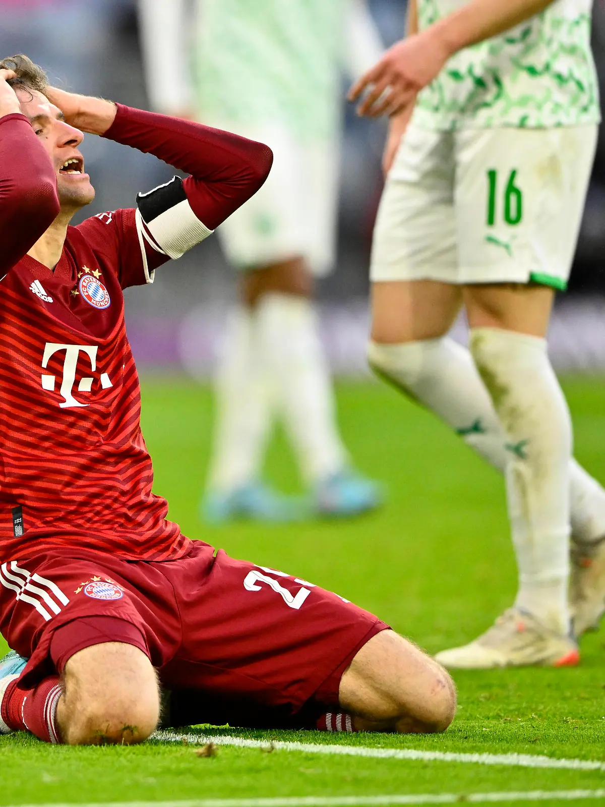 Thomas Müller Mueller FC Bayern München Muenchen FCB 25 Enttäuschung Enttaeuschung enttäuscht enttaeuscht nach vergebener Torchance Gestik Geste FC Bayern München Muenchen vs SpVgg Greuther Fürth SGF 20.02.2022 DFL REGULATIONS PROHIBIT ANY USE OF PHOTOGRAPHS AS IMAGE SEQUENCES AND/OR QUASI-VIDEO FC Bayern München Muenchen vs SpVgg Greuther Fürth SGF *** Thomas Müller Mueller FC Bayern München Muenchen FCB 25 disappointment disappointed disappointed after missed goal chance gesture gesture FC Bayern München Muenchen vs SpVgg Greuther Fürth SGF 20 02 2022 DFL REGULATES PROHIBIT ANY USE OF PHOTOGRAPHS AS IMAGE SEQUENCES AND OR QUASI VIDEO FC Bayern München Muenchen vs SpVgg Greuther Fürth SGF 