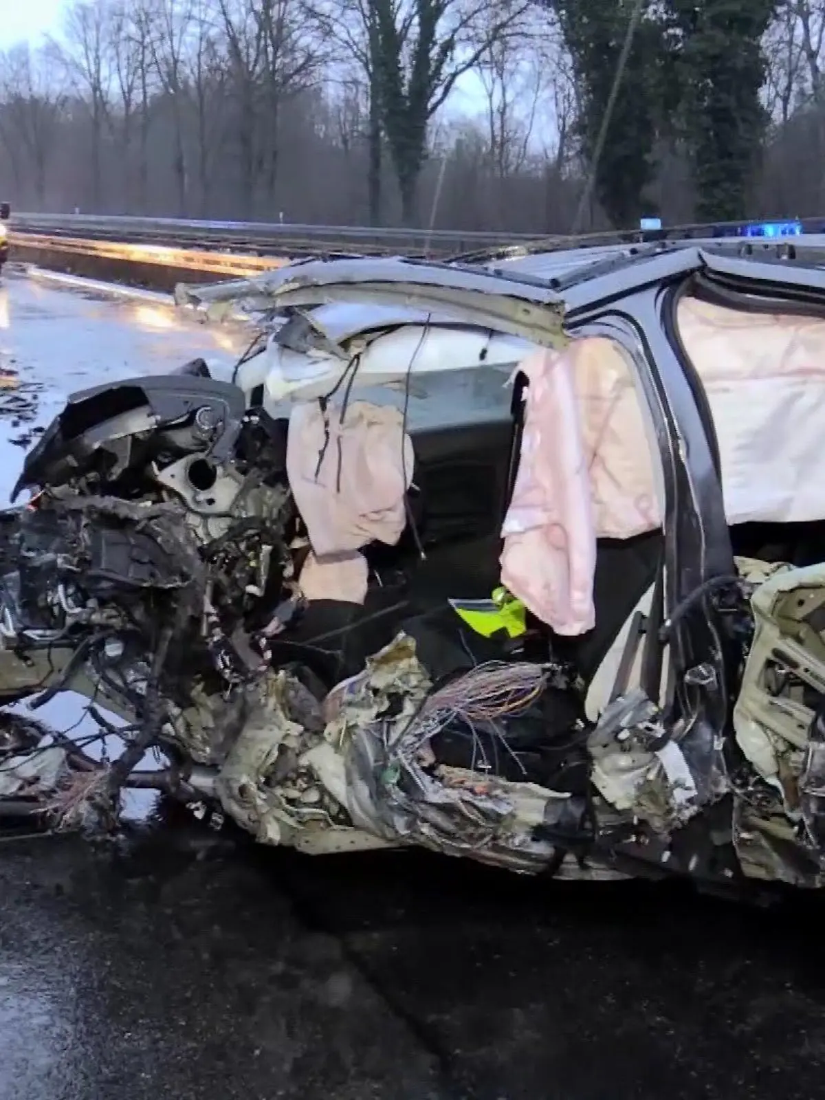 Unfallstelle nach Falschfahrer-Unfall auf der A46 in Fahrtrichtung Heinsberg