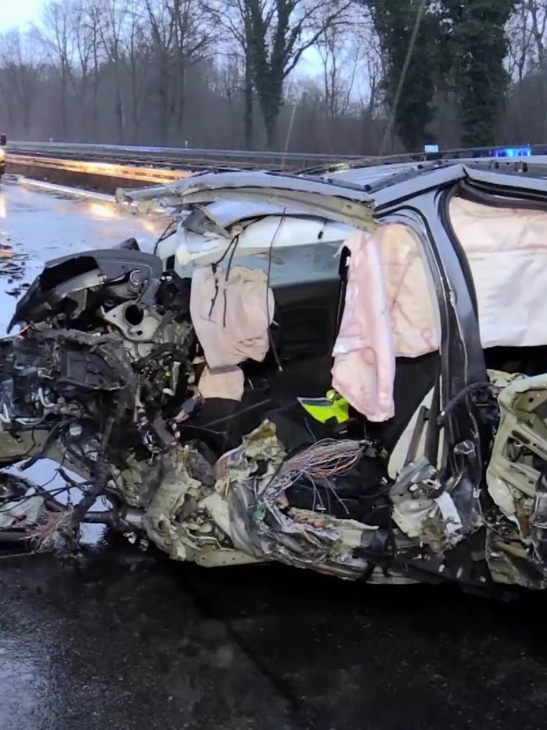 Unfallstelle nach Falschfahrer-Unfall auf der A46 in Fahrtrichtung Heinsberg