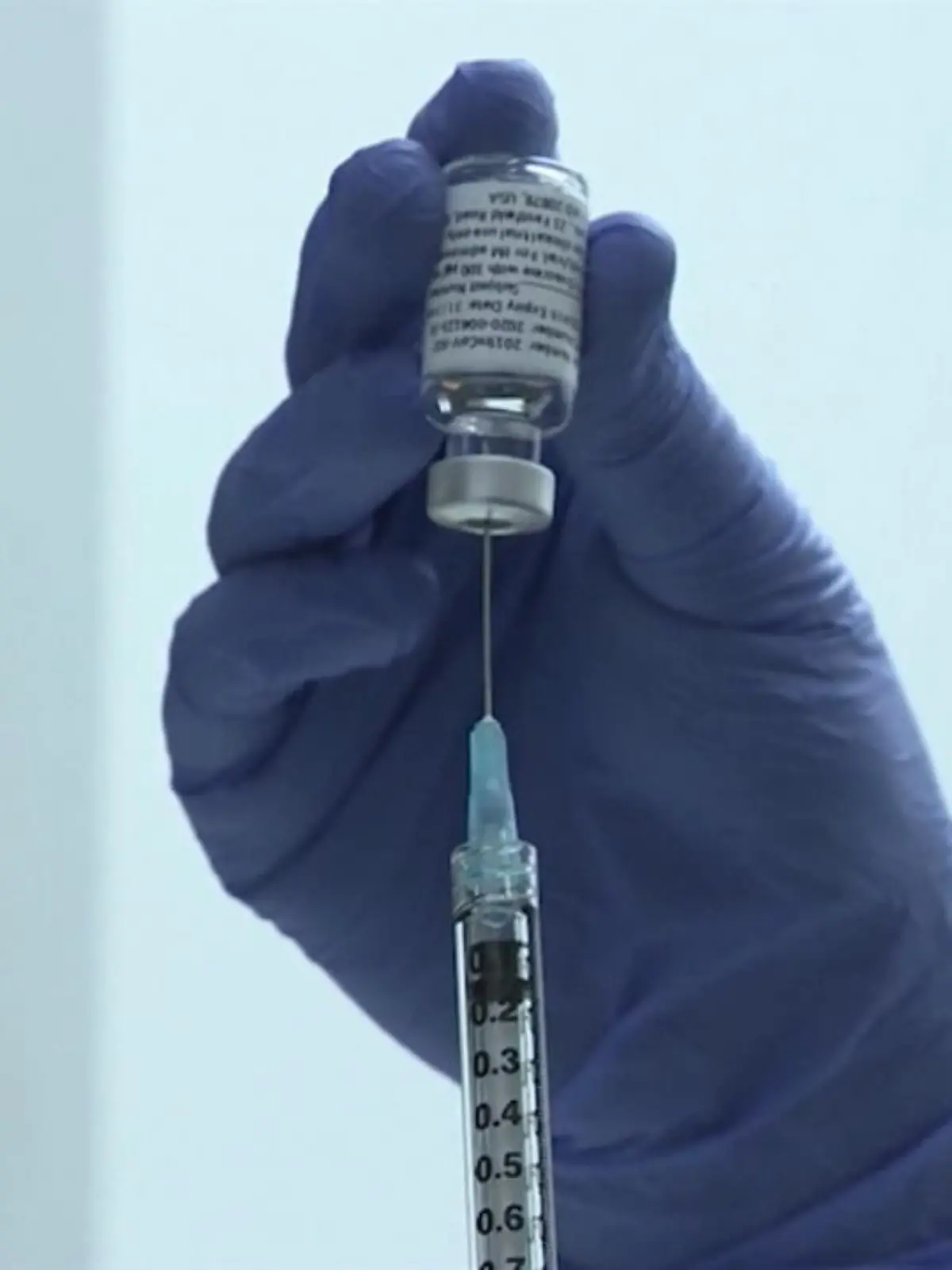 Der Corona-Impfstoff von Novavax wird ab Mitte der Woche in Deutschland erwartet. Die ersten Lieferungen sollen nach Unternehmensangaben nun voraussichtlich ab Mittwoch und bis Freitag im Lager des Bundes ankommen,
