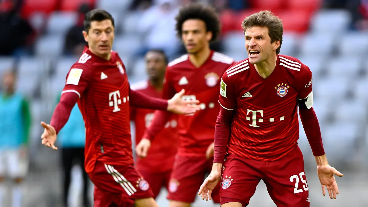 Thomas Müller Mueller FC Bayern München Muenchen FCB 25 sauer auf Mitspieler Gestik Geste Robert Lewandowski FC Bayern München Muenchen FCB 09 Leroy Sane FC Bayern München Muenchen FCB 10 FC Bayern München Muenchen vs SpVgg Greuther Fürth SGF 20.02.2022 DFL REGULATIONS PROHIBIT ANY USE OF PHOTOGRAPHS AS IMAGE SEQUENCES AND/OR QUASI-VIDEO FC Bayern München Muenchen vs SpVgg Greuther Fürth SGF *** Thomas Müller Mueller FC Bayern Munich Muenchen FCB 25 pissed off teammate gesture gesture Robert Lewandowski FC Bayern Munich Muenchen FCB 09 Leroy Sane FC Bayern Munich Muenchen FCB 10 FC Bayern Munich Muenchen vs SpVgg Greuther Fürth SGF 20 02 2022 DFL REGULATES PROHIBIT ANY USE OF PHOTOGRAPHS AS IMAGE SEQUENCES AND OR QUASI VIDEO FC Bayern Munich Muenchen vs SpVgg Greuther Fürth SGF