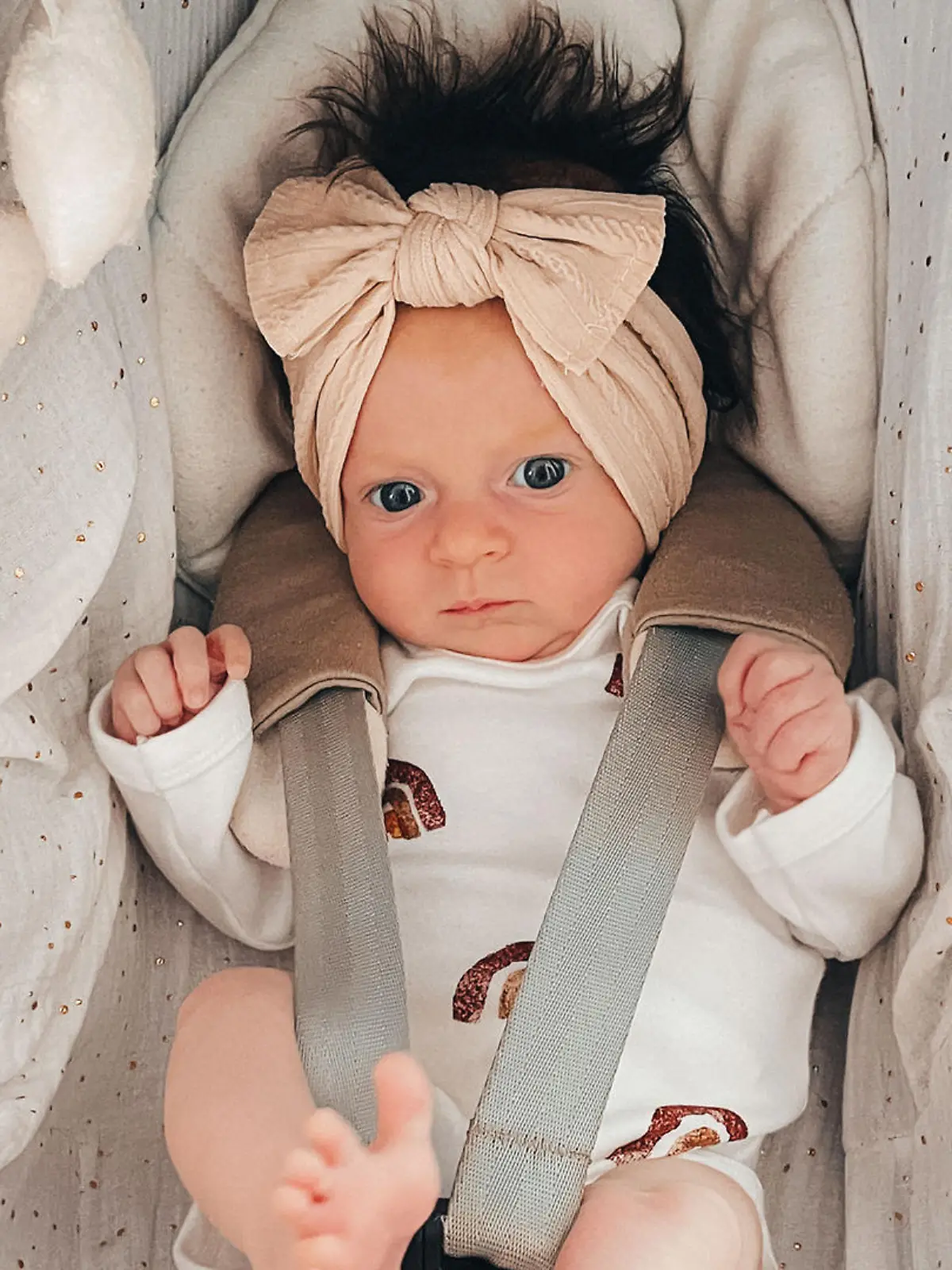Baby Darla wurde mit voller Haarpracht geboren. Inzwischen ist die Kleine acht Monate alt.