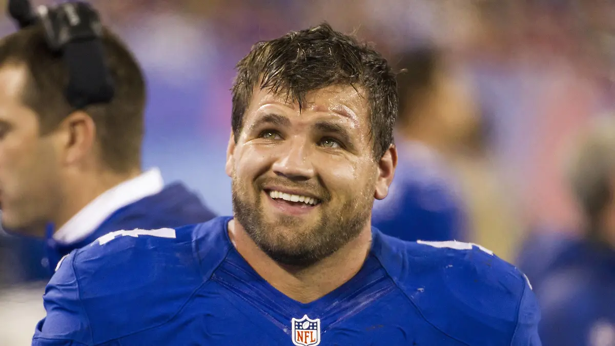 October 21, 2013: New York Giants running back Peyton Hillis (44) looks on from the sidelines during the NFL American Football Herren USA game between the Minnesota Vikings and the New York Giants at MetLife Stadium in East Rutherford, New Jersey. The Giants win 23-7. (Christopher Szagola/Cal Media) NFL American Football Herren USA 2013: Vikings vs Giants OCT 21  - ZUMAcs7