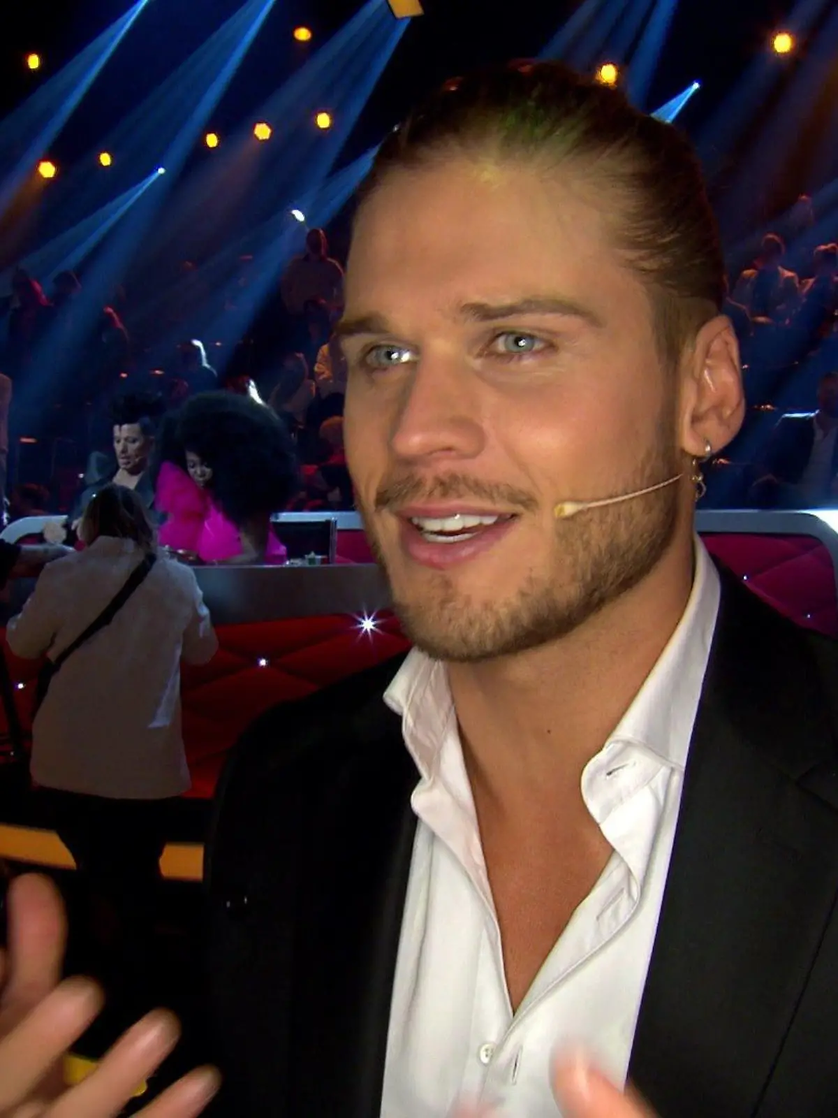 Rúrik Gíslason ist ergriffen von der Atmosphäre bei der "Let's Dance"-Kennenlernshow 2022 mit Publikum.
