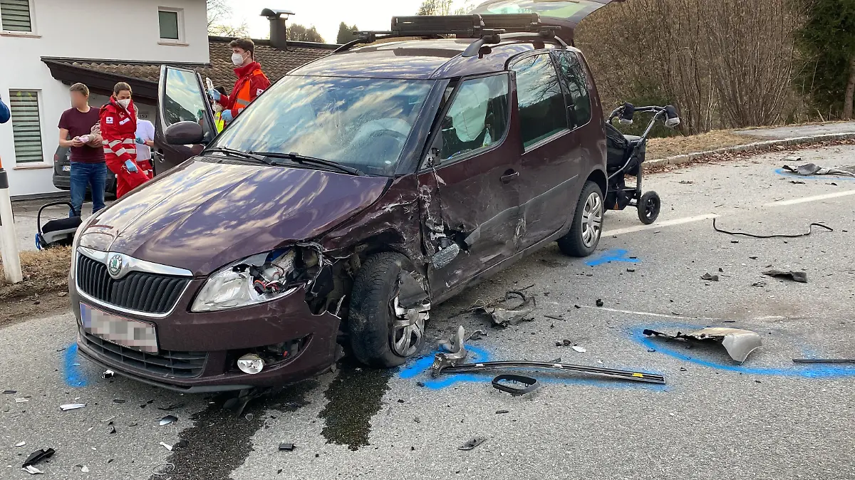 Verkehrsunfall unter Alkoholisierung in Breitenbach -Fotocredit: ZOOM.TIROL 