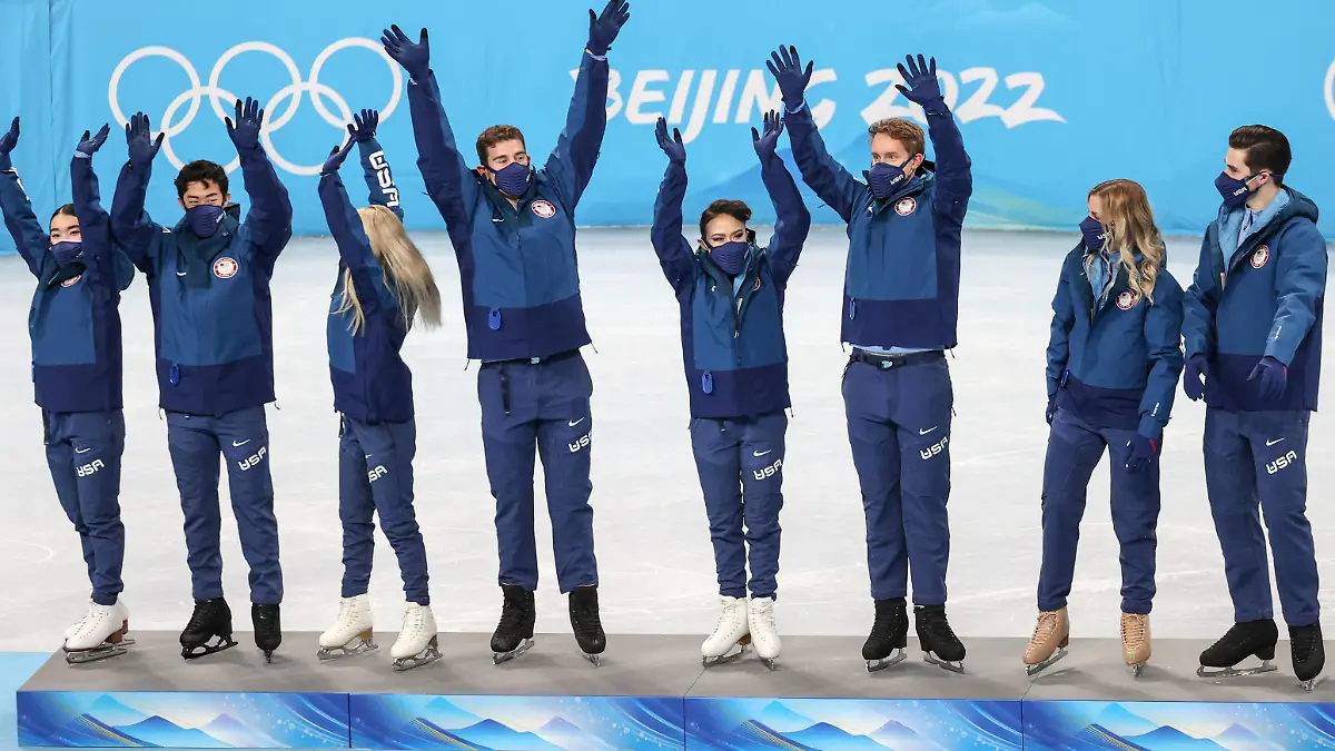 BEIJING, CHINA - FEBRUARY 7, 2022: Silver medalists, Team USA attend a flower ceremony for the team Figure skating, Eiskunstlauf competition at the 2022 Winter Olympic Games, Olympische Spiele, Olympia, OS at the Capital Indoor Stadium. Sergei Bobylev/TASS PUBLICATIONxINxGERxAUTxONLY TS121ADB
