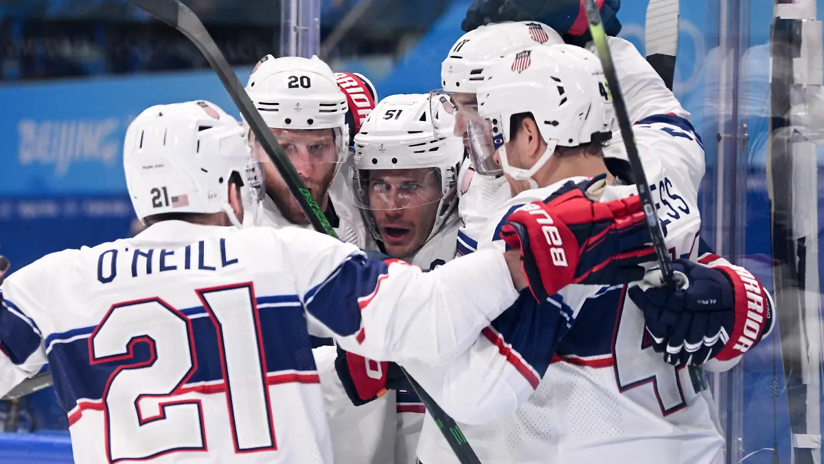 China Olympics 2022 Ice hockey, Eishockey Men Canada - US 8111957 12.02.2022 Players of the United States celebrate after scoring a goal in the men s ice hockey preliminary round group A match between Canada and the United States during the Beijing 2022 Winter Olympic Games, Olympische Spiele, Olympia, OS at National Indoor Stadium in Beijing, China. Alexey Filippov / Sputnik Beijing China PUBLICATIONxINxGERxSUIxAUTxONLY Copyright: xAlexeyxFilippovx