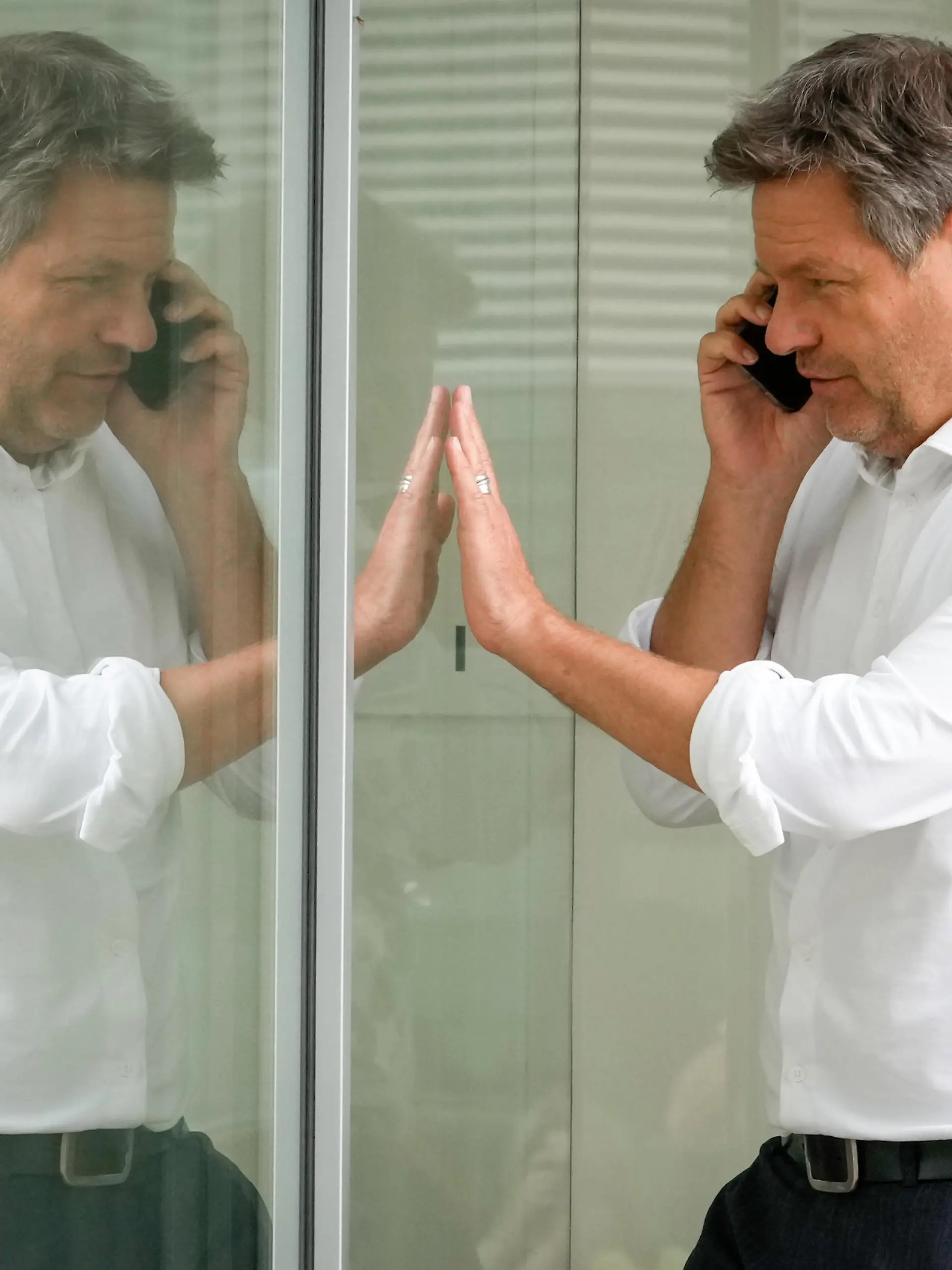 Wirtschafts- und Klimaminister Robert Habeck (Gruene) im Portrait im Nachgang an die heutige Fraktionssitzung und den Not-Heizungsgipfel im Deutschen Bundestag in Berlin, 13.06.2023
