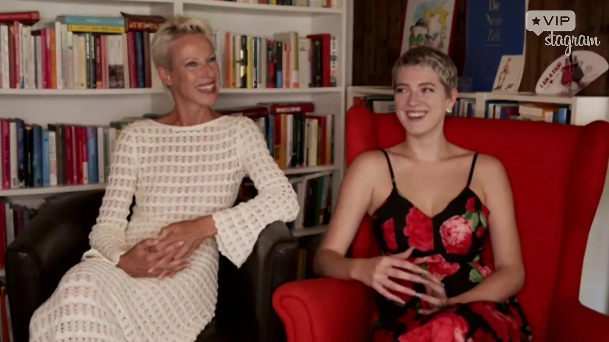 GNTM-Siegerin Lou-Anne & Mama Martina packen aus VIPstagram