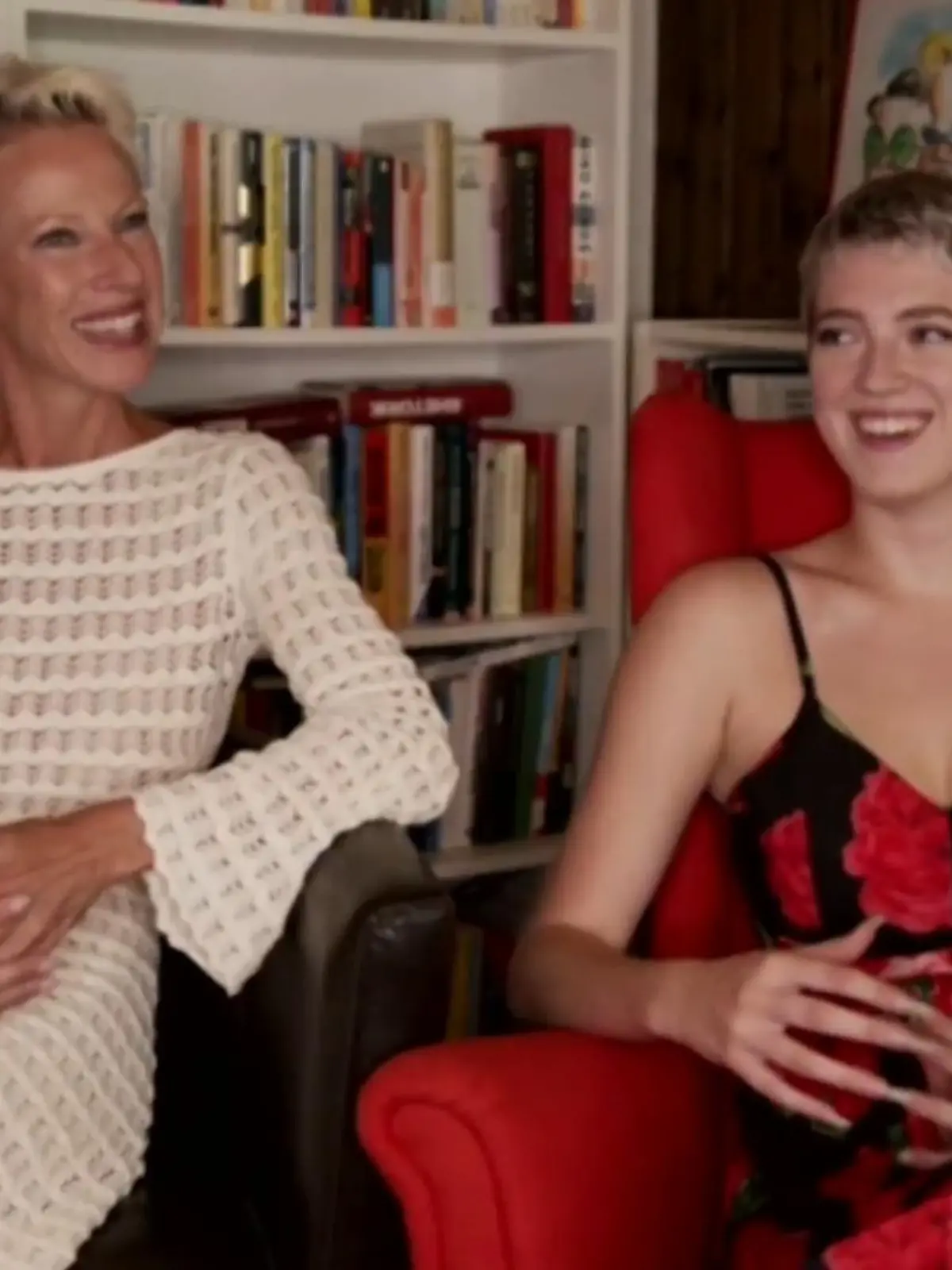 Bild zu: "GNTM-Siegerin Lou-Anne & Mama Martina packen aus"