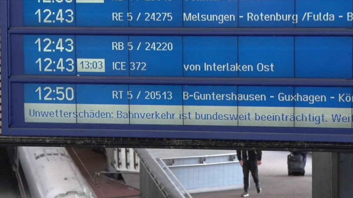 Am Bahnhof Wilhelmshöhe in Kassel häuften sich am Donnerstag die Verspätungen und Ausfälle.