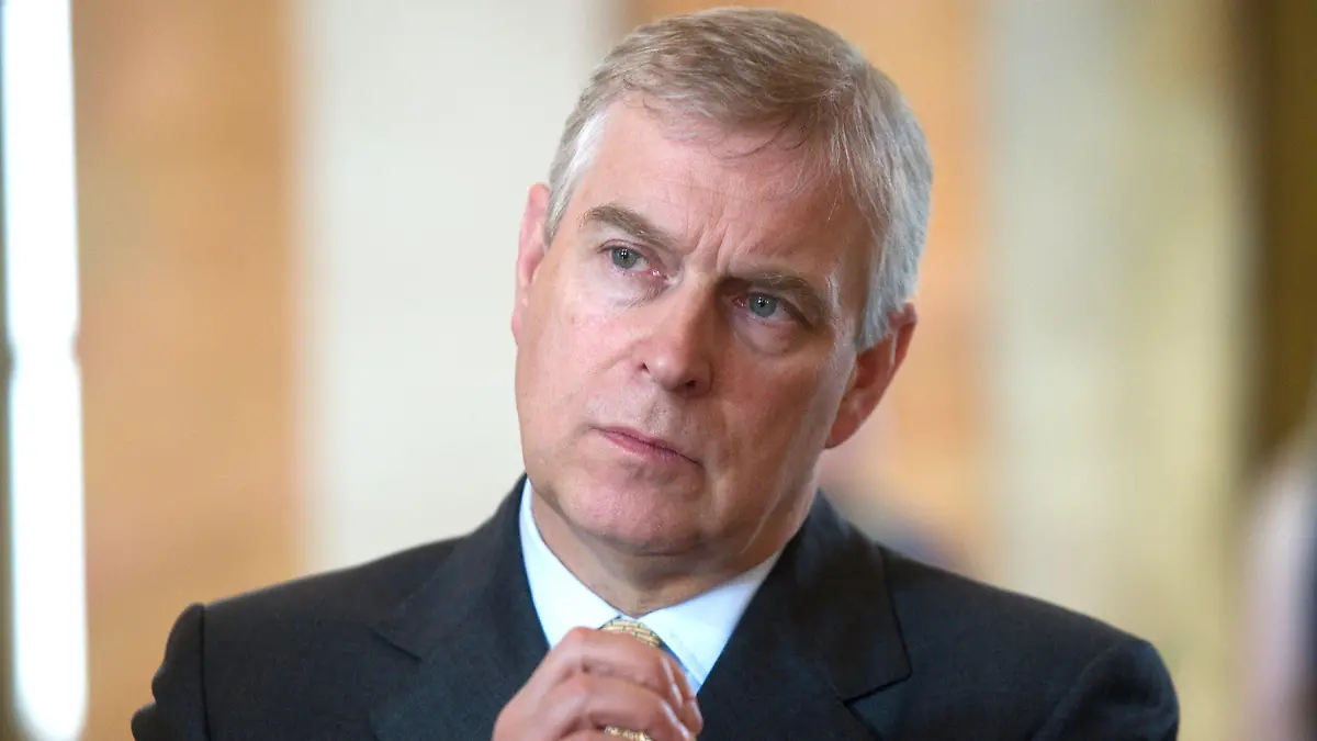 ARCHIV - 03.06.2014, Niedersachsen, Göttingen: Prinz Andrew, der Herzog von York, während eines Besuchs in der Georg-August-Universität.(zu dpa: "Missbrauchsklage: Prinz Andrew einigt sich mit Klägerin auf Vergleich"). Foto: Swen Pförtner/dpa +++ dpa-Bildfunk +++