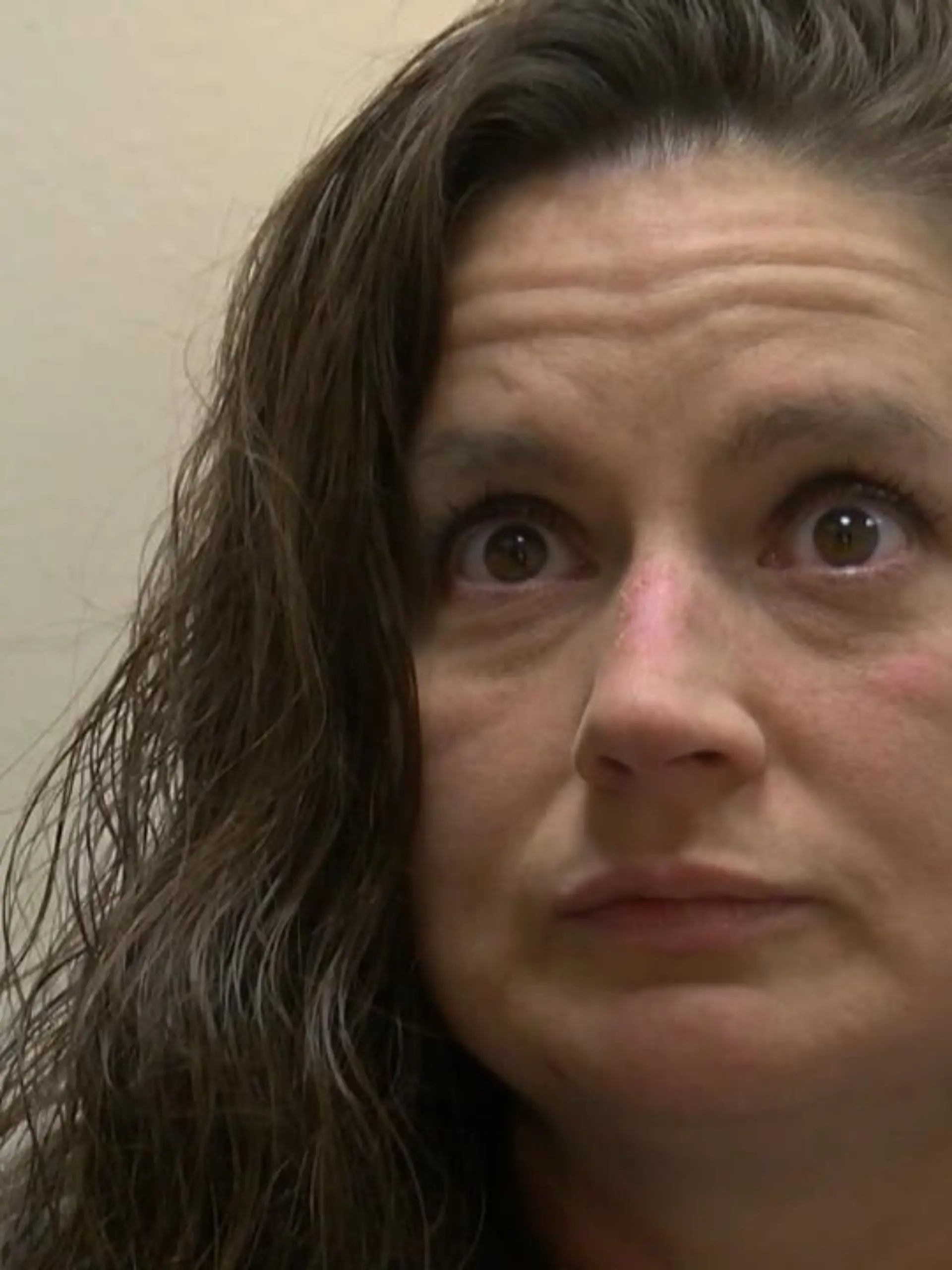 Tiffany aus Mississippi sitzt auf ihrer Veranda, als Michael Wilson sie anspricht, sie bittet ihn ins Krankenhaus zu fahren. Angeblich weil seine Frau dort gerade in den Wehen liegt. Was sie nicht weiß: er ist ein Mörder auf der Flucht.