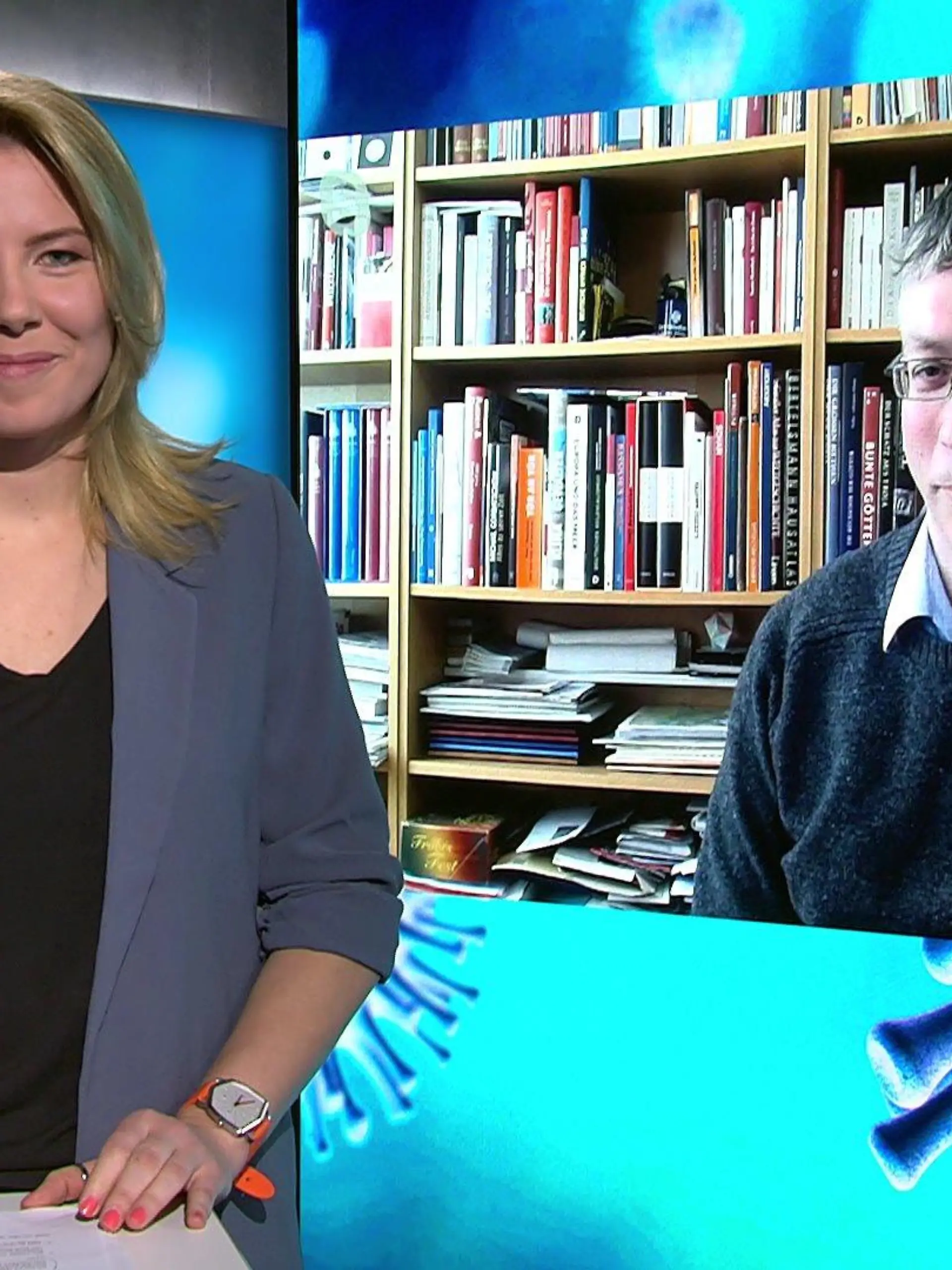 Vivian Bahlmann spricht mit Prof. Timo Ulrichs
